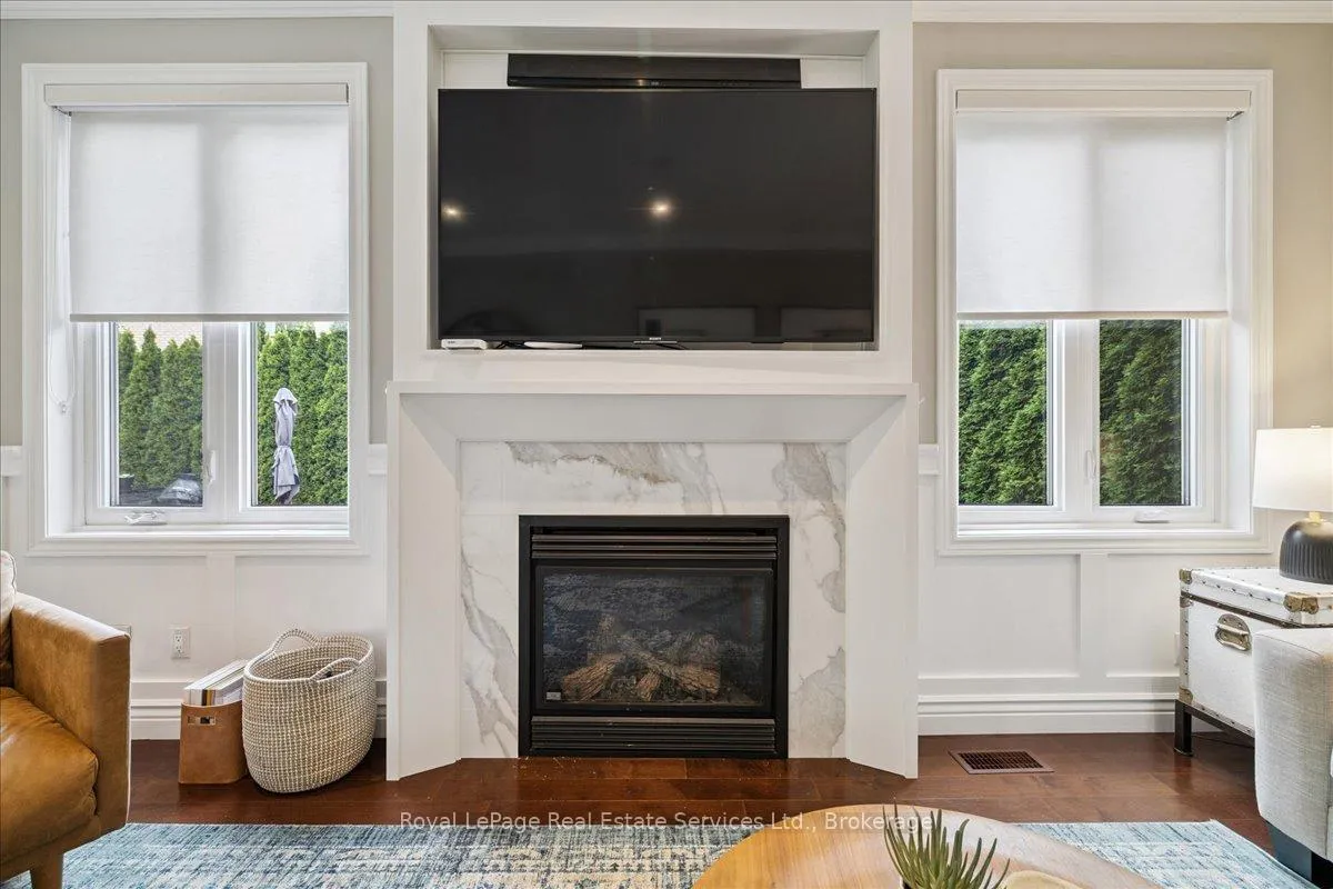 Photo 8 of 2310 Briargrove Circle, Oakville, Westmount — HOMEH