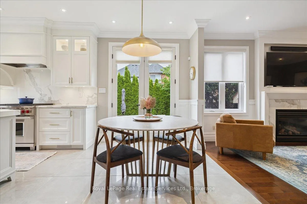 Photo 9 of 2310 Briargrove Circle, Oakville, Westmount — HOMEH