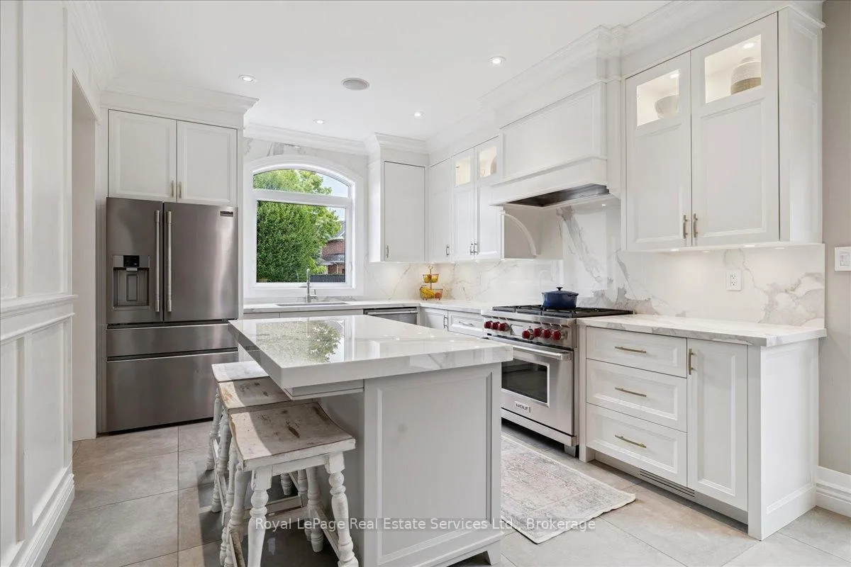 Photo 10 of 2310 Briargrove Circle, Oakville, Westmount — HOMEH