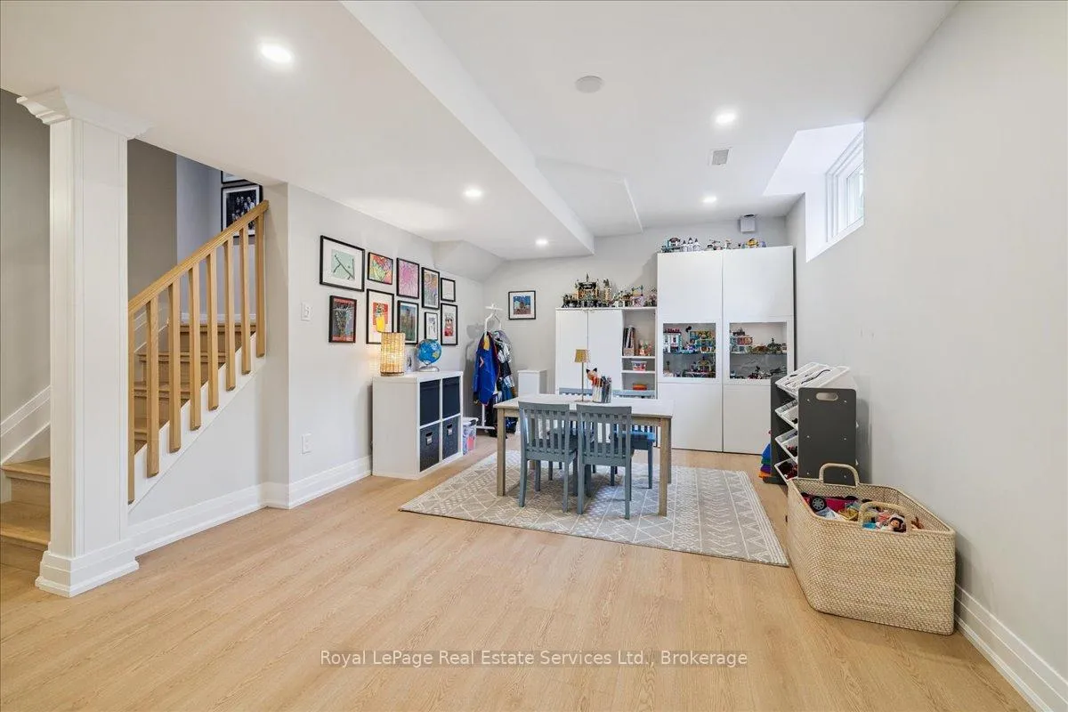 Photo 25 of 2310 Briargrove Circle, Oakville, Westmount — HOMEH