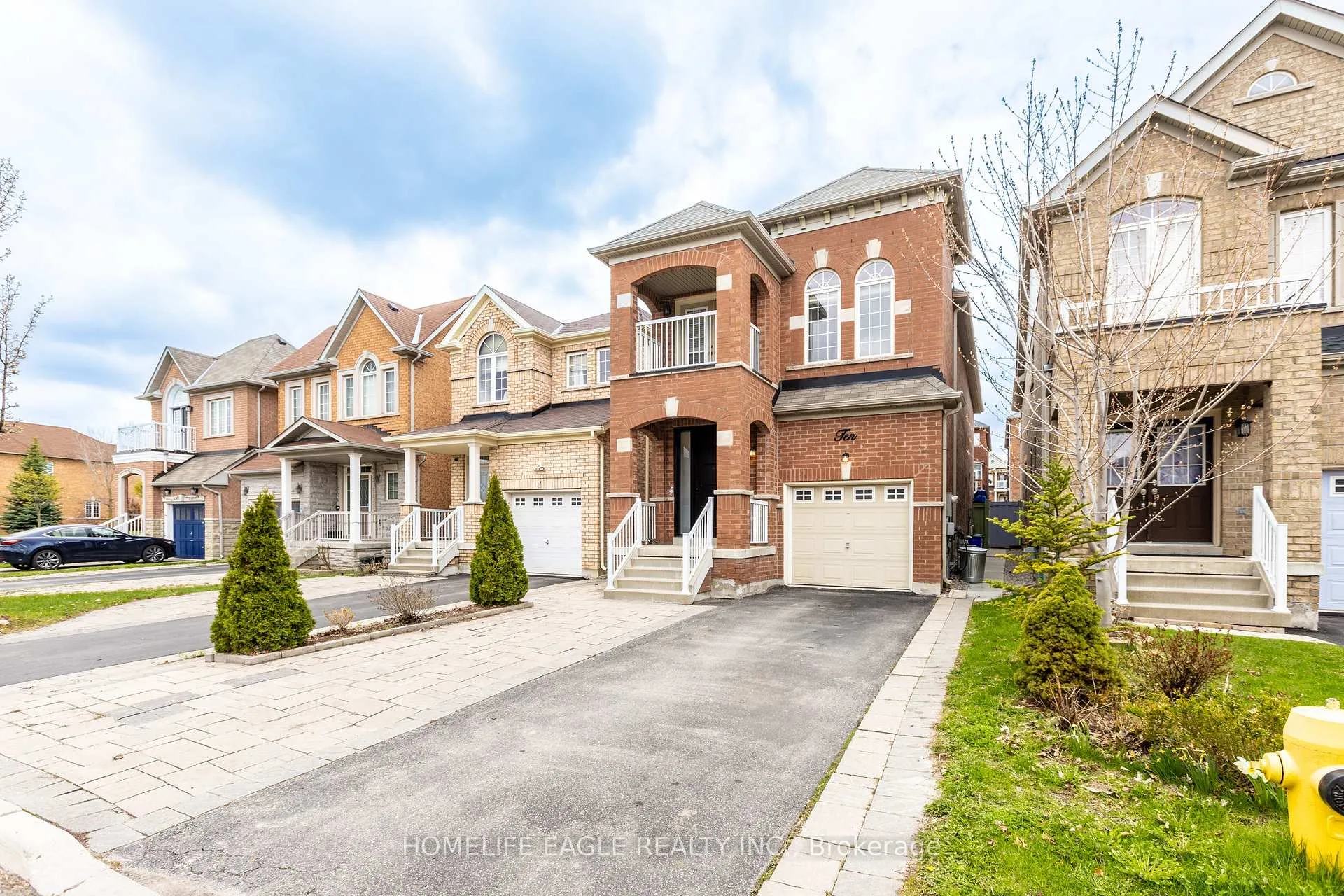 Photo 2 of 10 Big Hill Crescent, Vaughan, Patterson — HOMEH