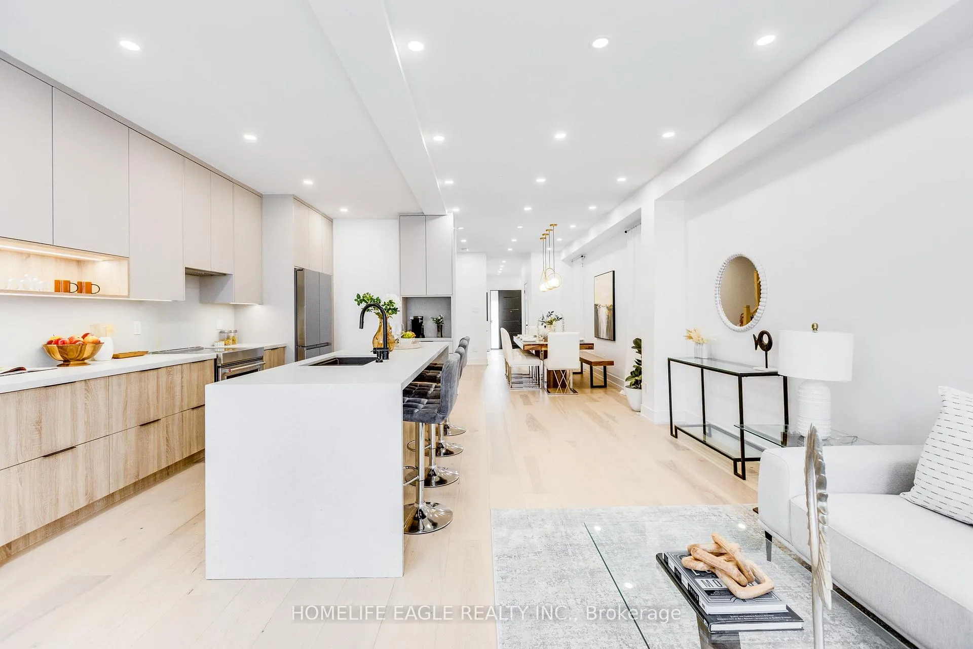 Photo 9 of 10 Big Hill Crescent, Vaughan, Patterson — HOMEH