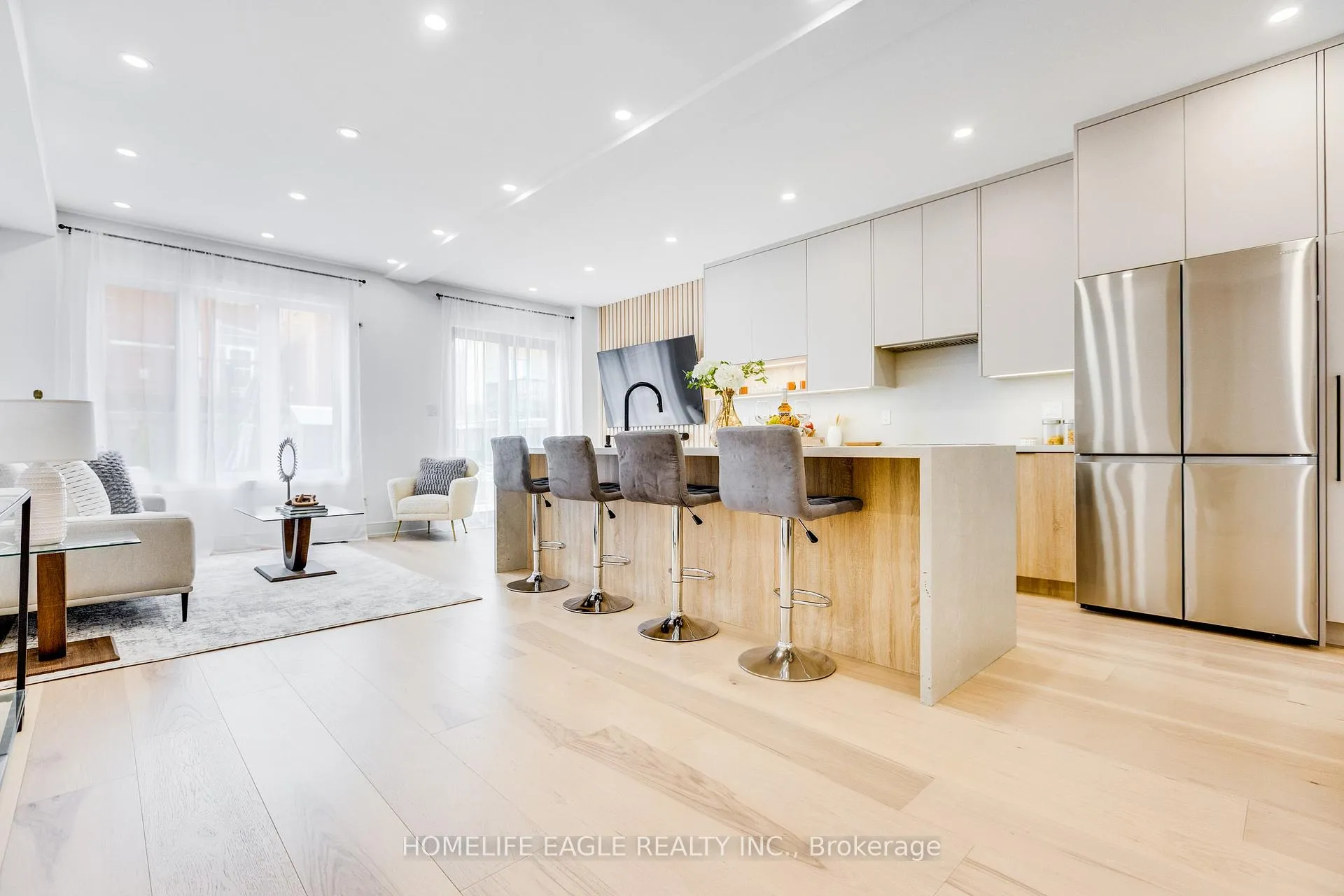 Photo 12 of 10 Big Hill Crescent, Vaughan, Patterson — HOMEH