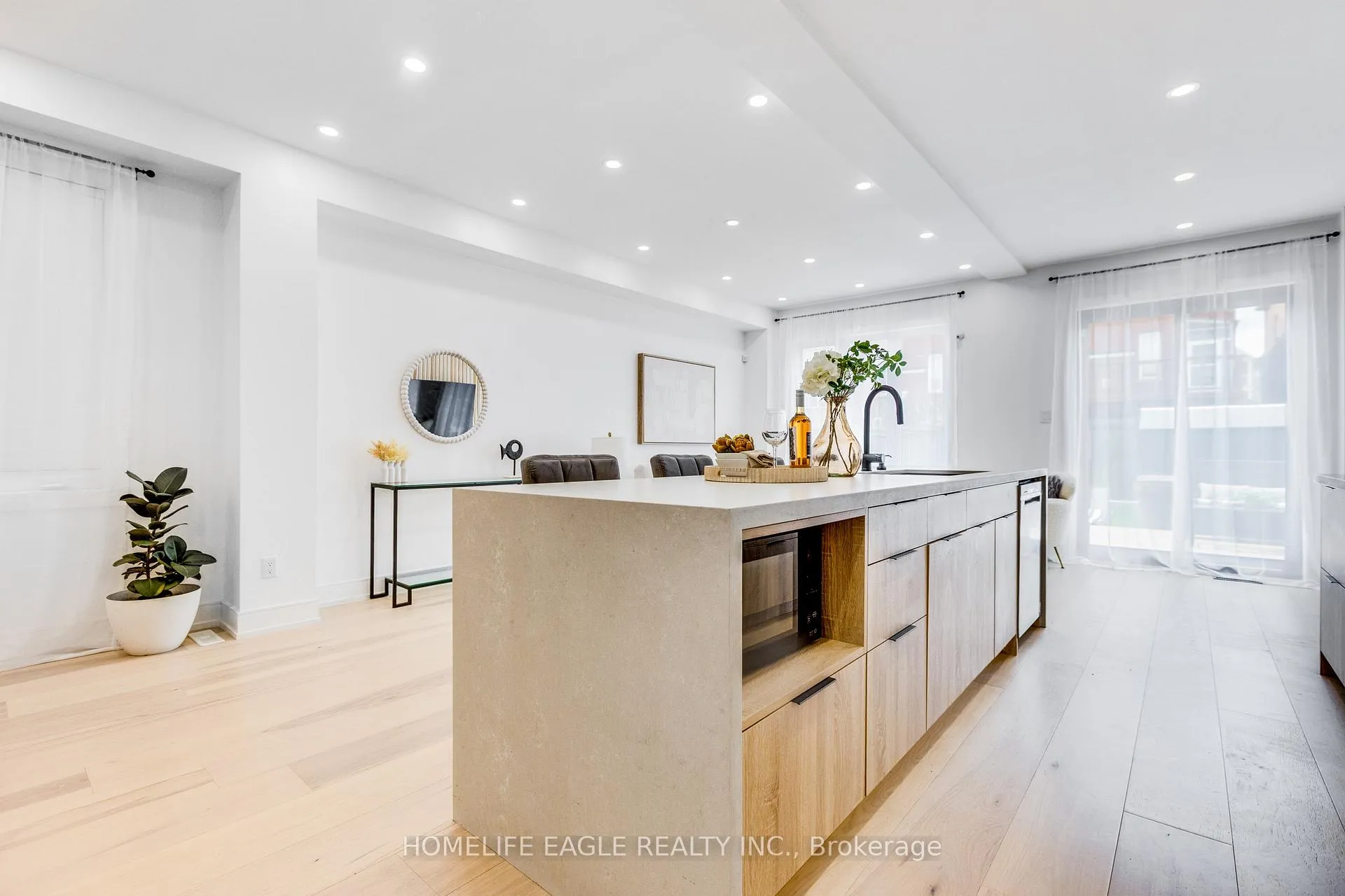 Photo 13 of 10 Big Hill Crescent, Vaughan, Patterson — HOMEH
