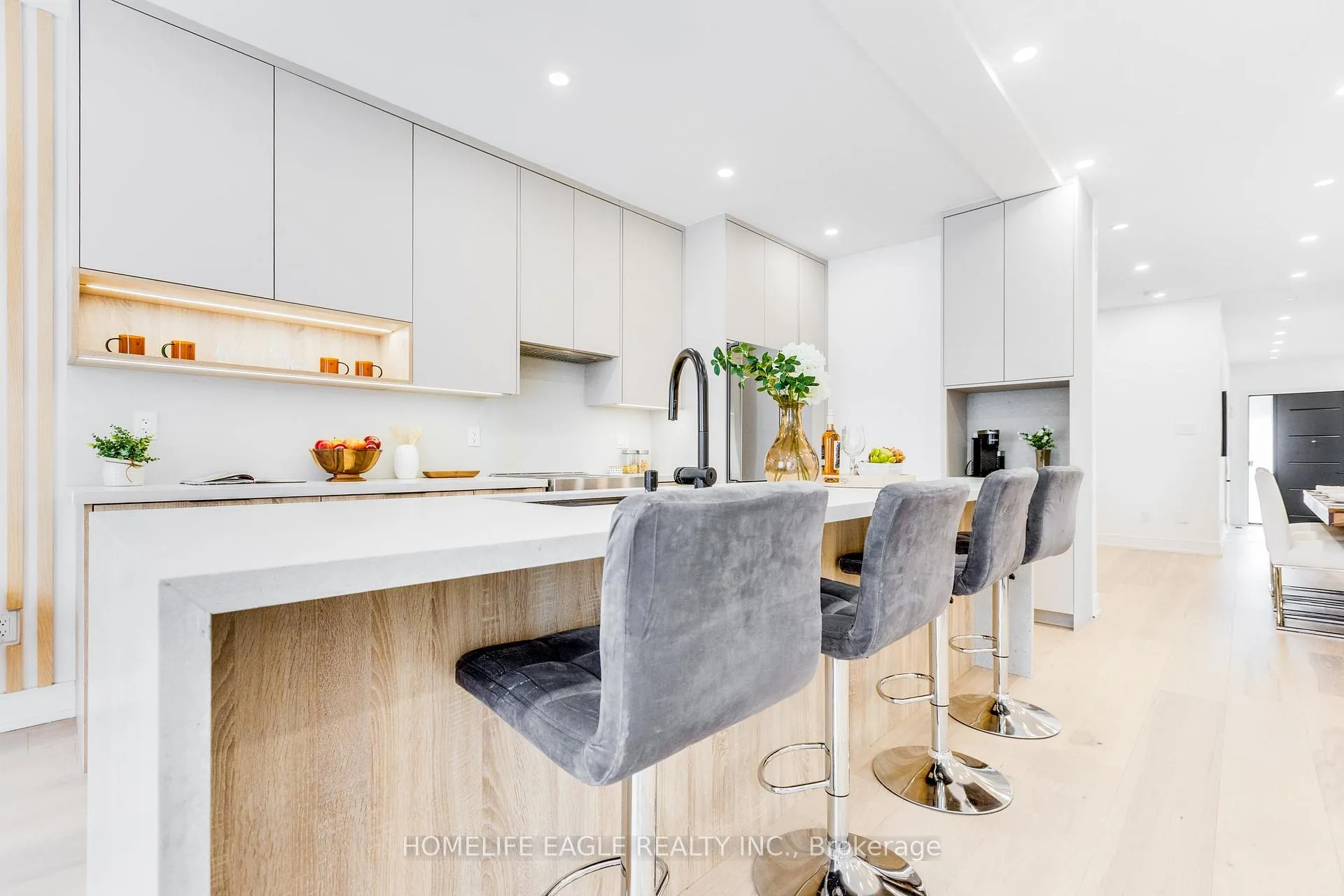Photo 16 of 10 Big Hill Crescent, Vaughan, Patterson — HOMEH