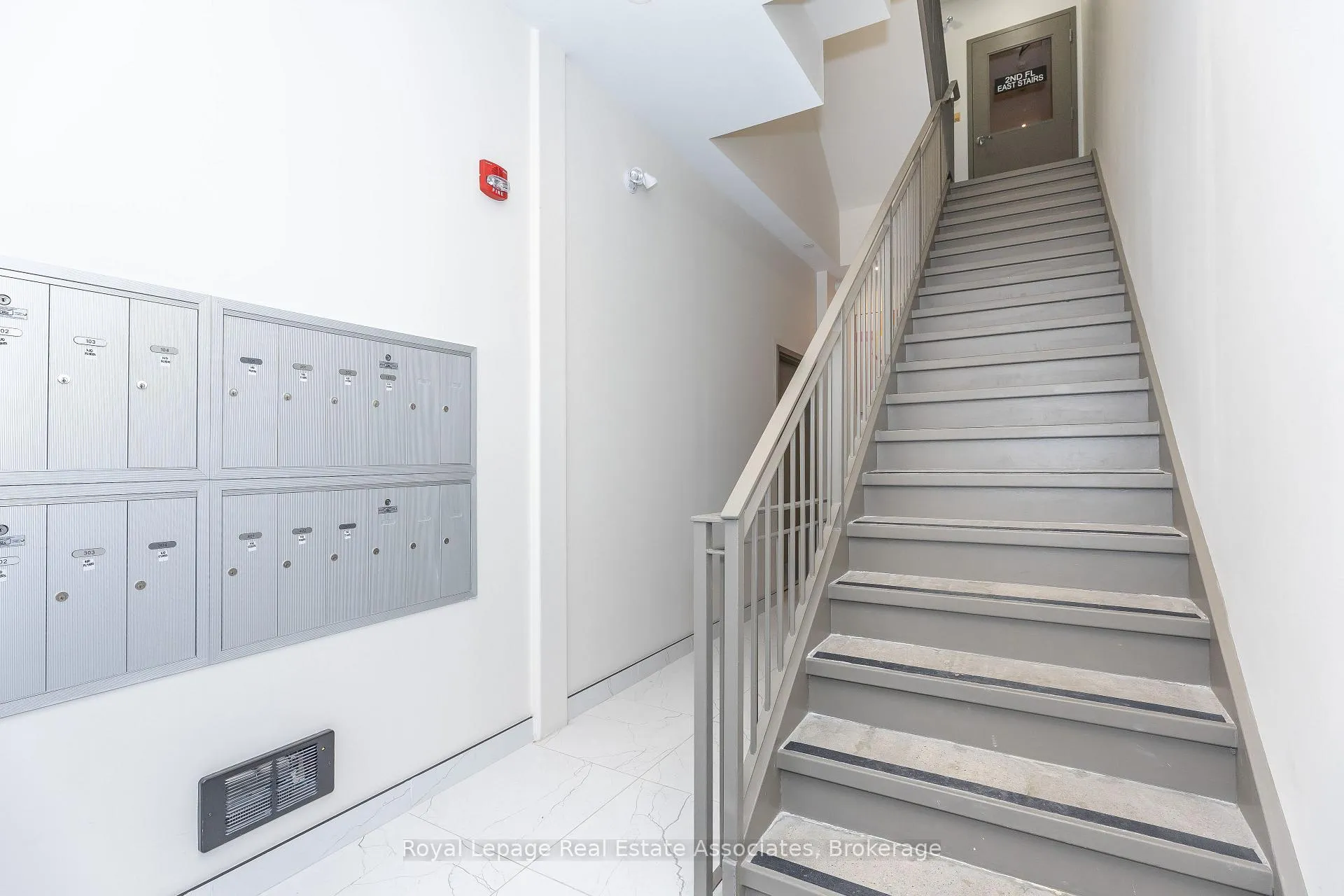 Photo 4 of Unit 401, 1000 Bathurst Street, Toronto, The Annex — HOMEH