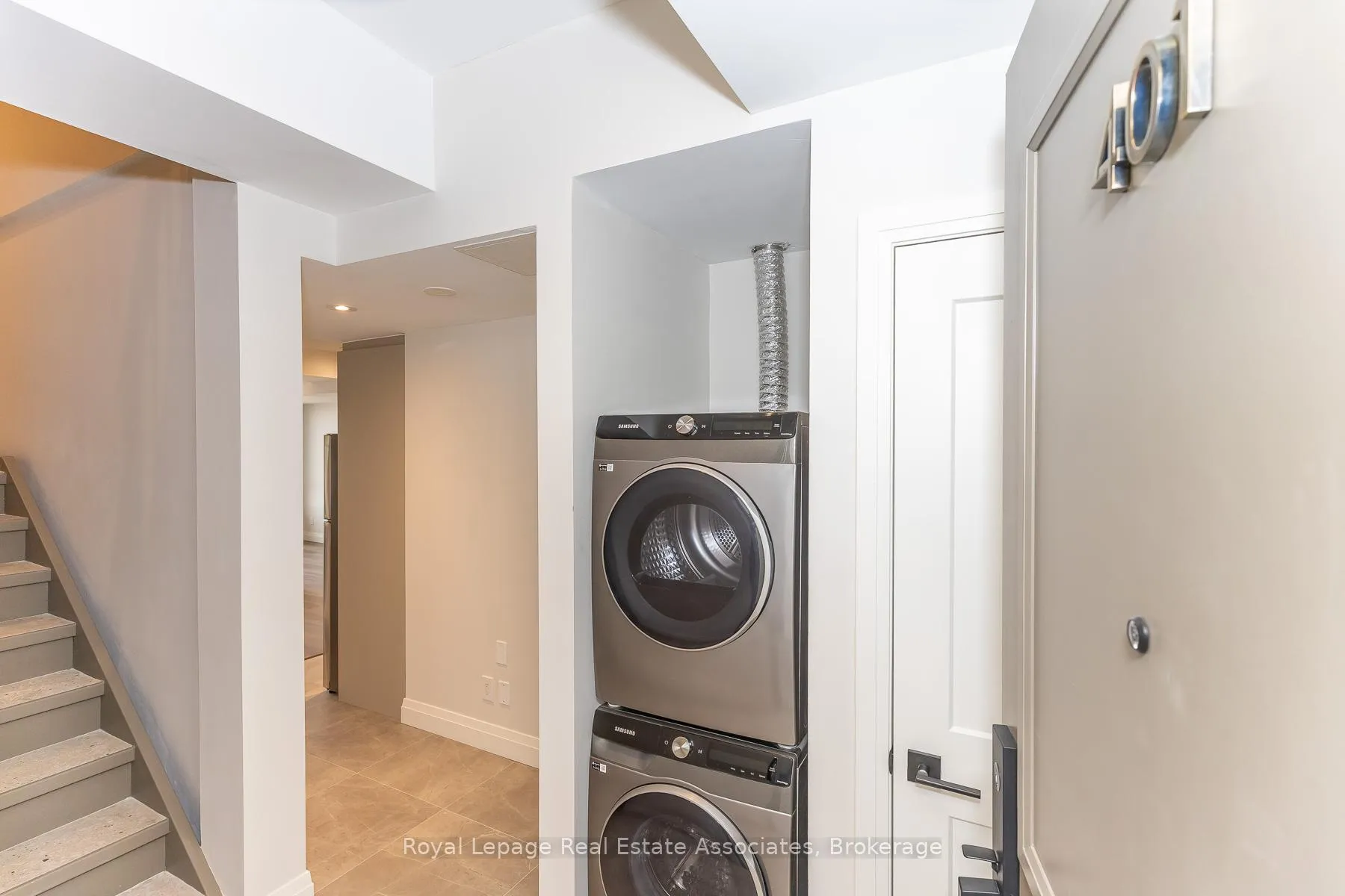 Photo 5 of Unit 401, 1000 Bathurst Street, Toronto, The Annex — HOMEH
