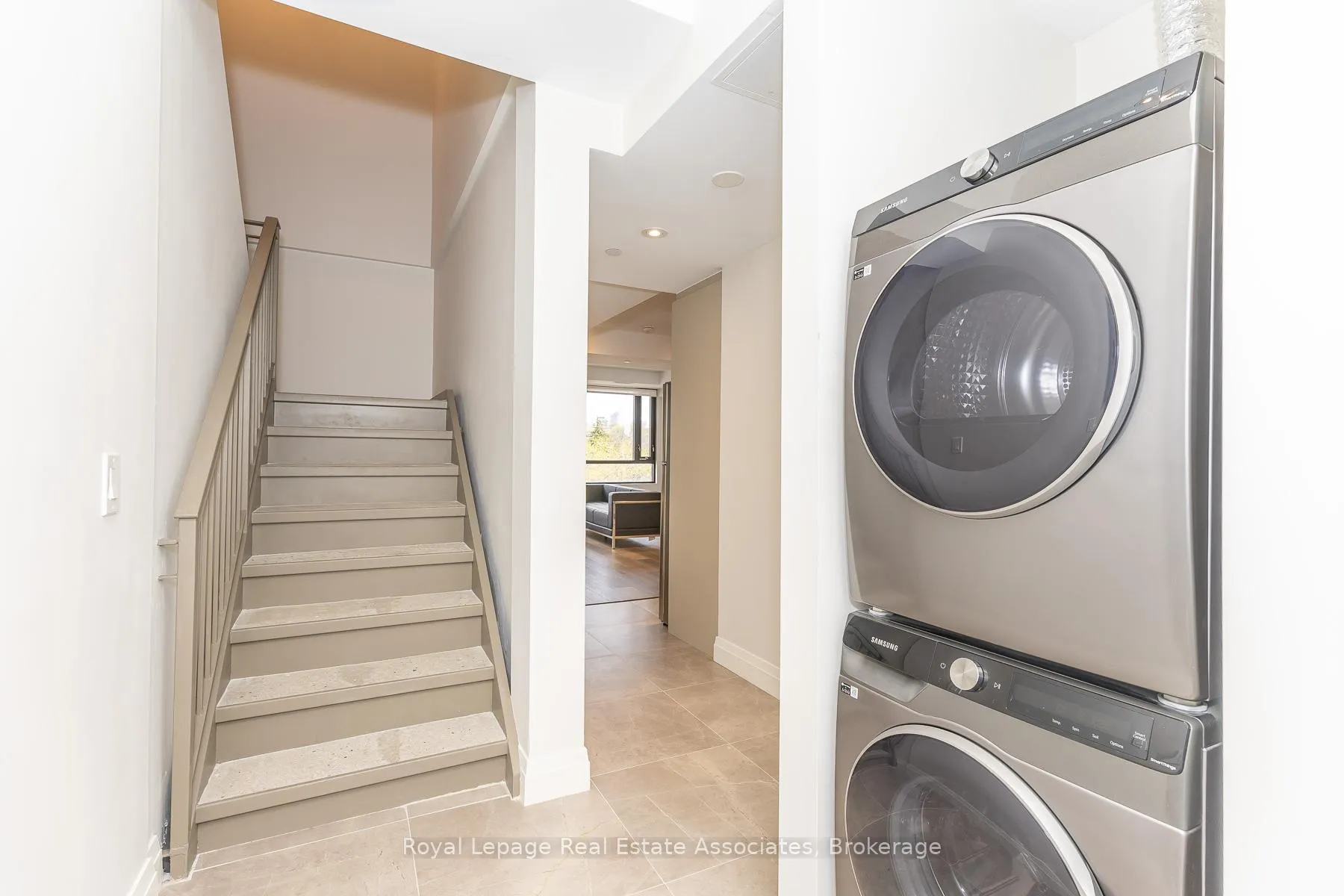 Photo 7 of Unit 401, 1000 Bathurst Street, Toronto, The Annex — HOMEH