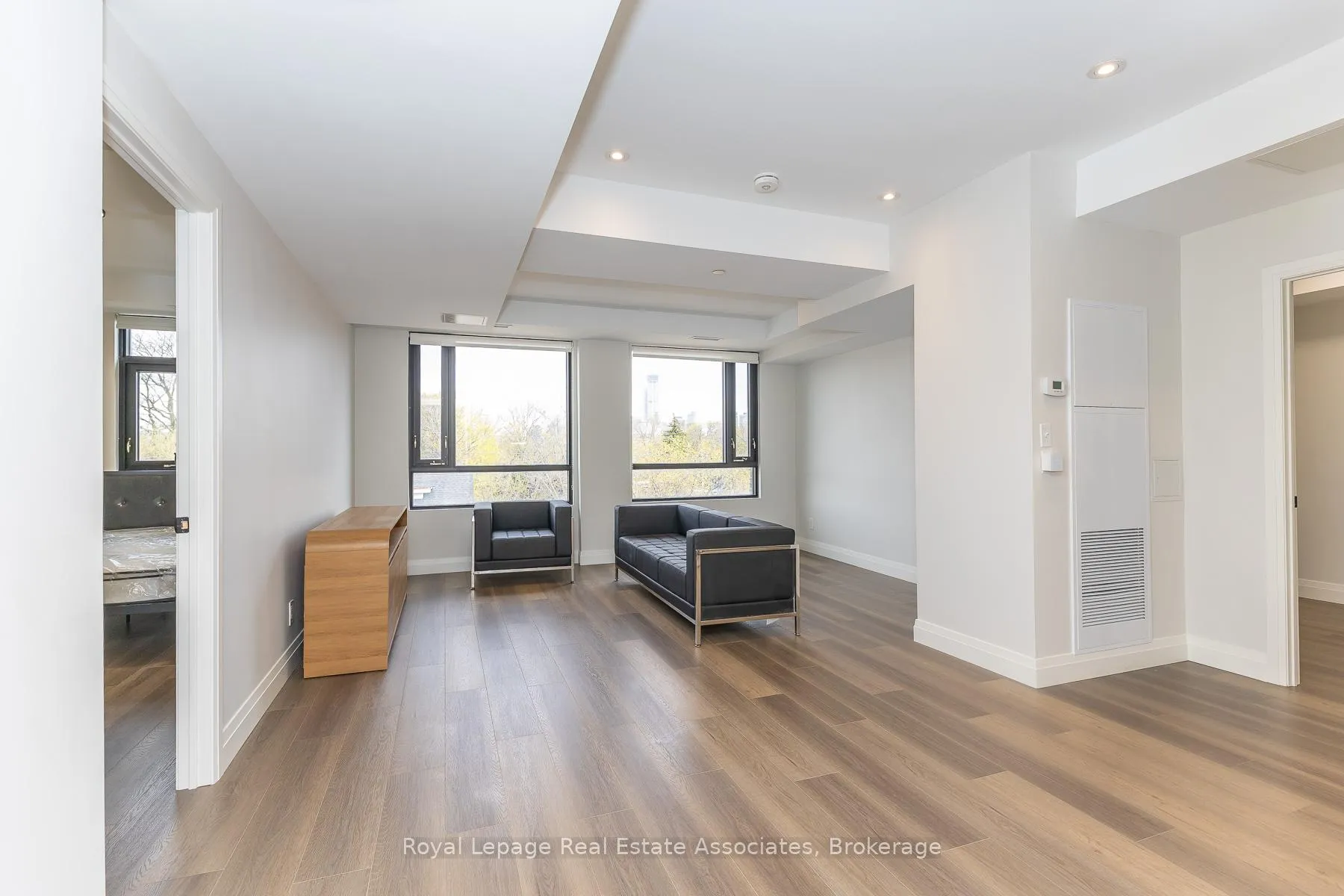 Photo 9 of Unit 401, 1000 Bathurst Street, Toronto, The Annex — HOMEH