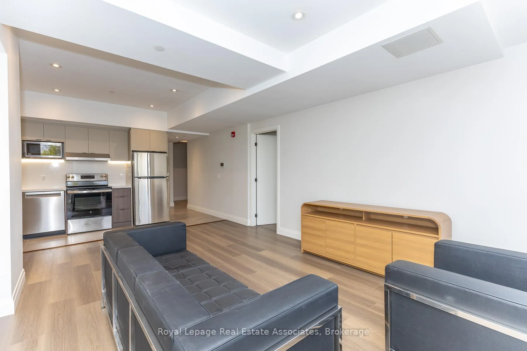 Photo 11 of Unit 401, 1000 Bathurst Street, Toronto, The Annex — HOMEH