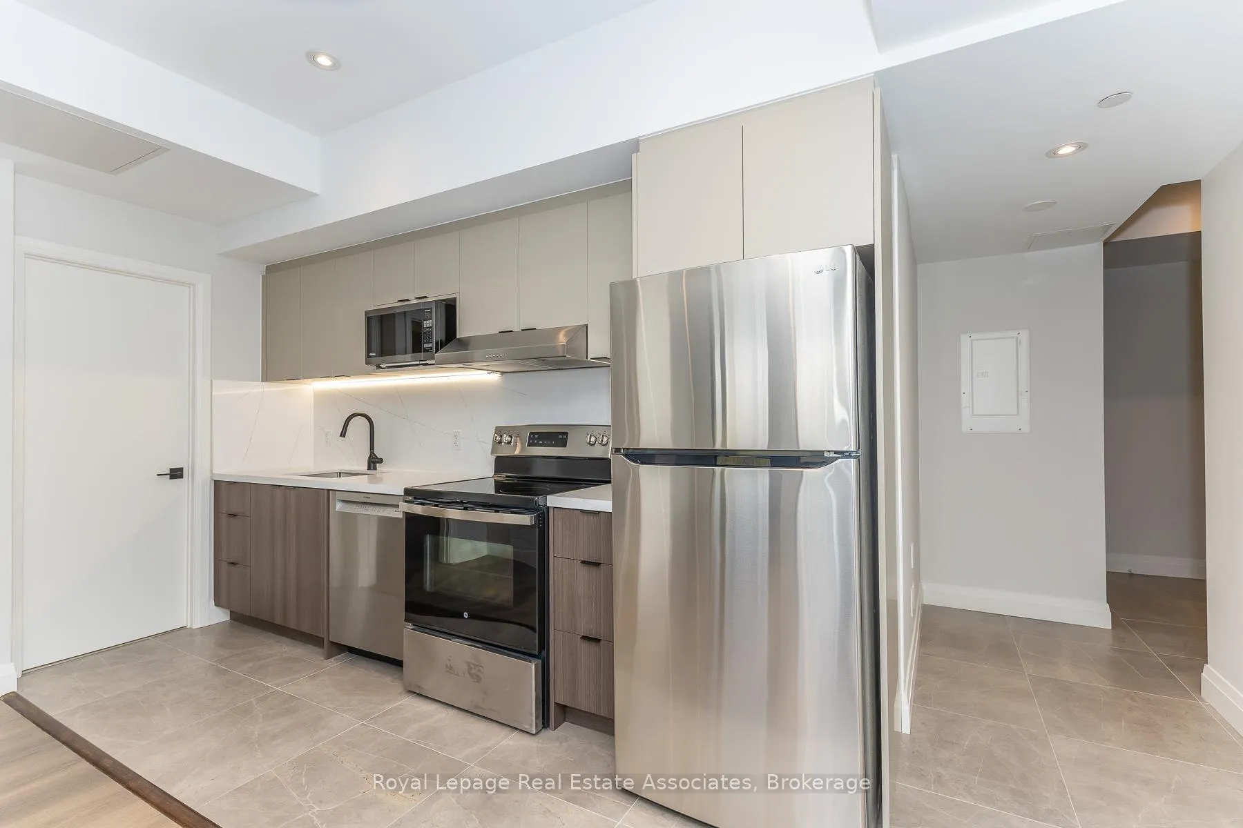 Photo 13 of Unit 401, 1000 Bathurst Street, Toronto, The Annex — HOMEH