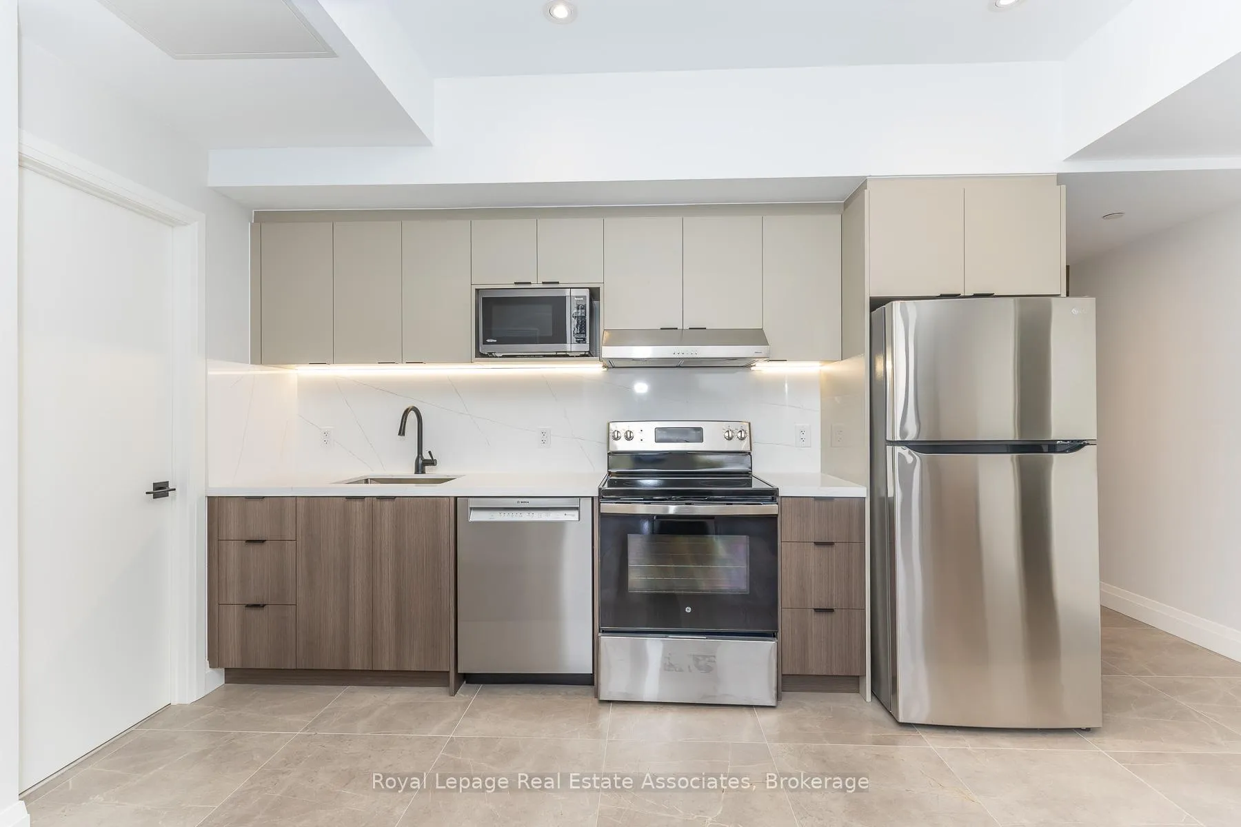 Photo 14 of Unit 401, 1000 Bathurst Street, Toronto, The Annex — HOMEH