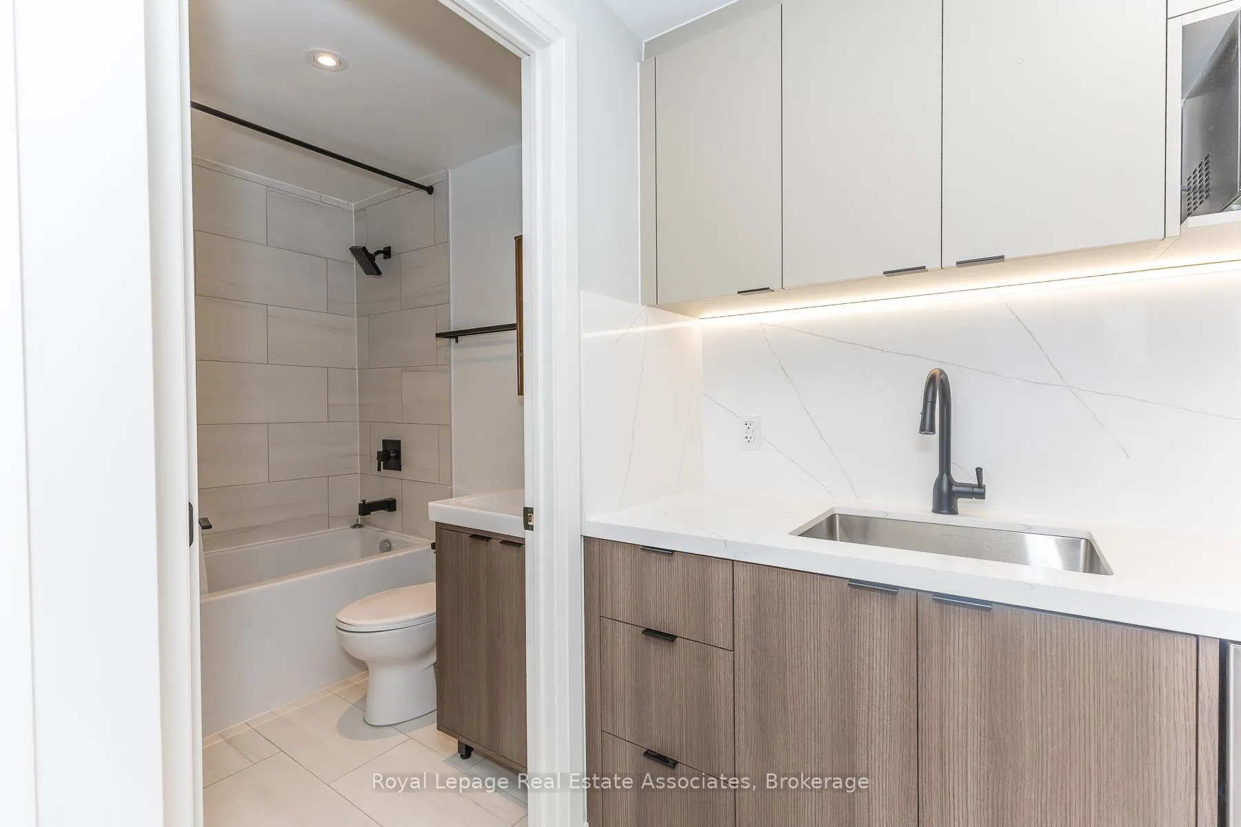 Photo 16 of Unit 401, 1000 Bathurst Street, Toronto, The Annex — HOMEH