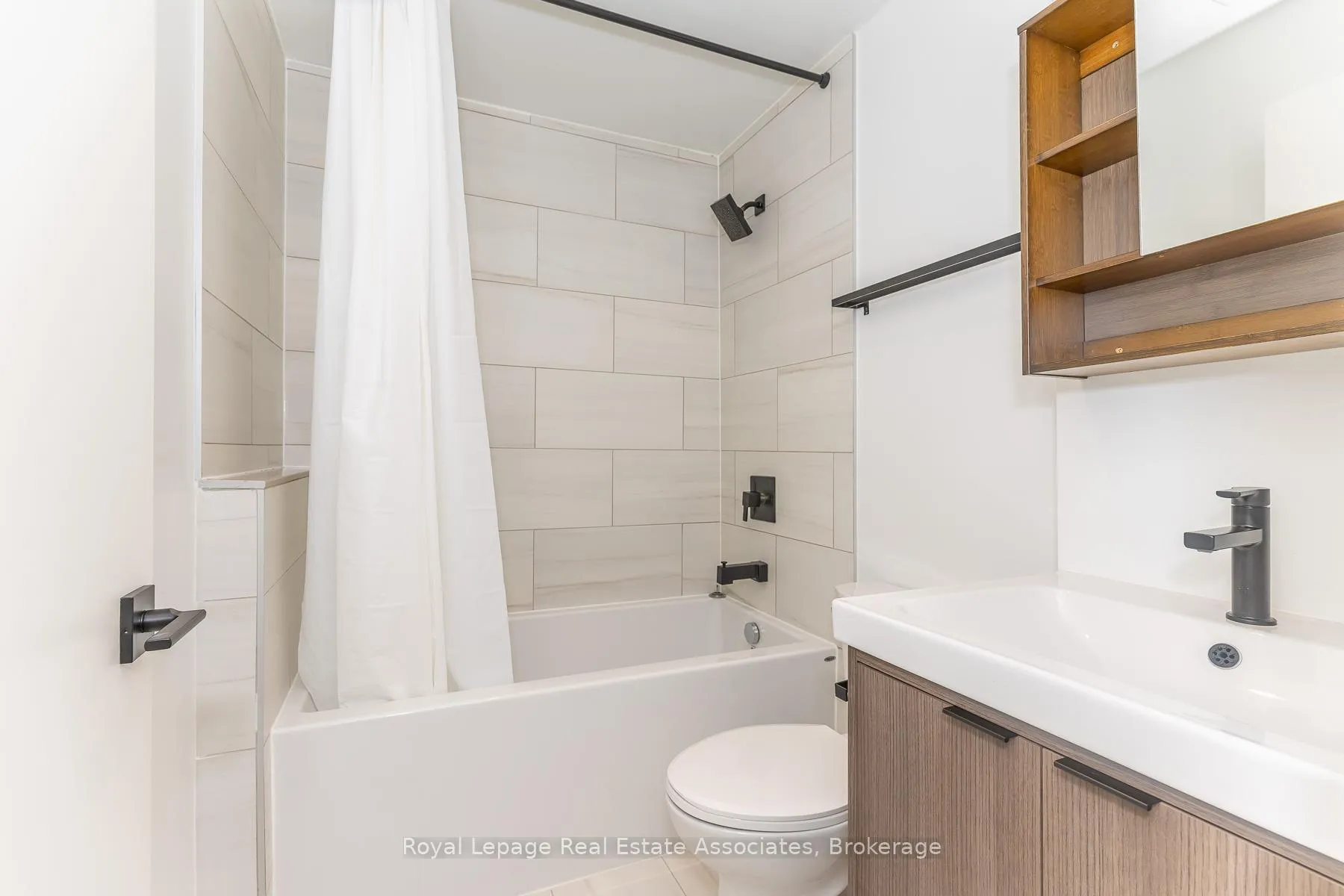 Photo 17 of Unit 401, 1000 Bathurst Street, Toronto, The Annex — HOMEH