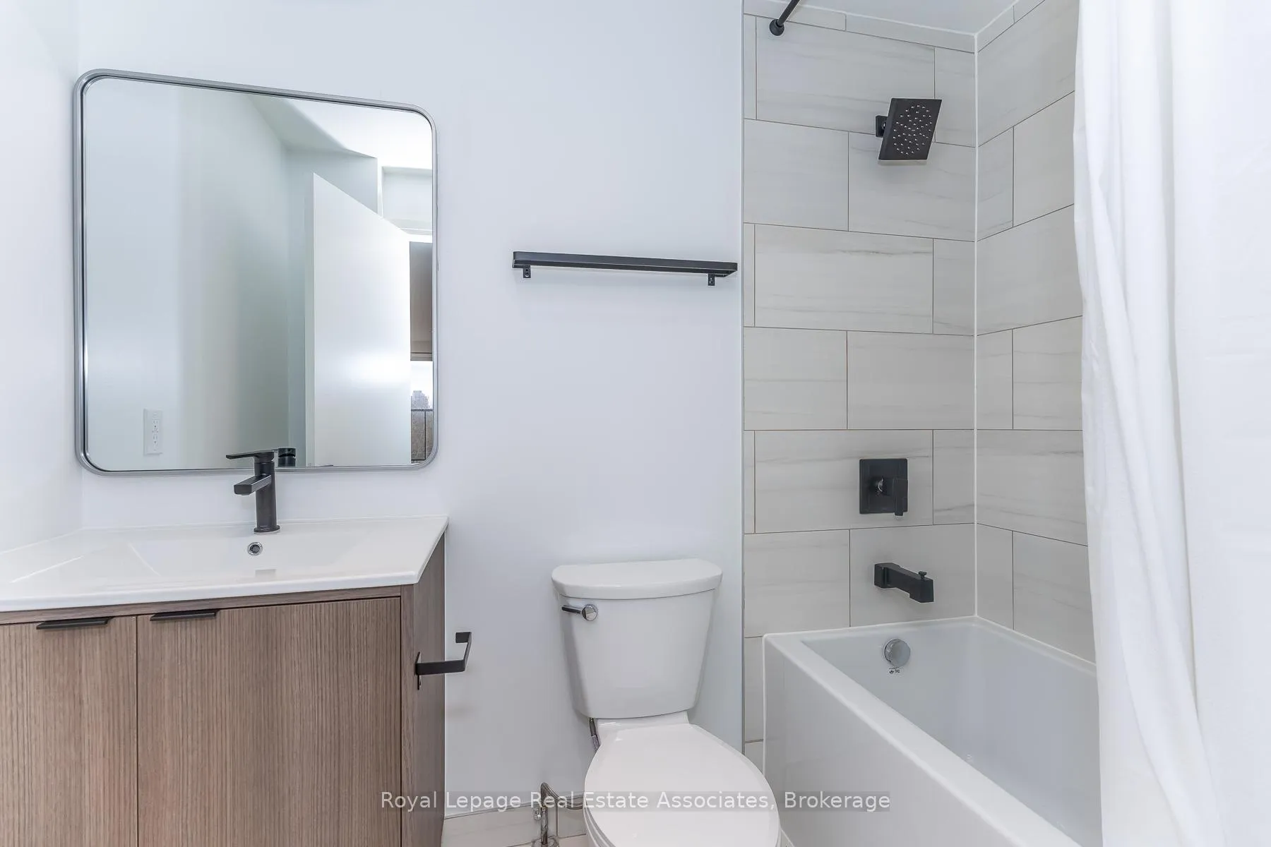 Photo 23 of Unit 401, 1000 Bathurst Street, Toronto, The Annex — HOMEH