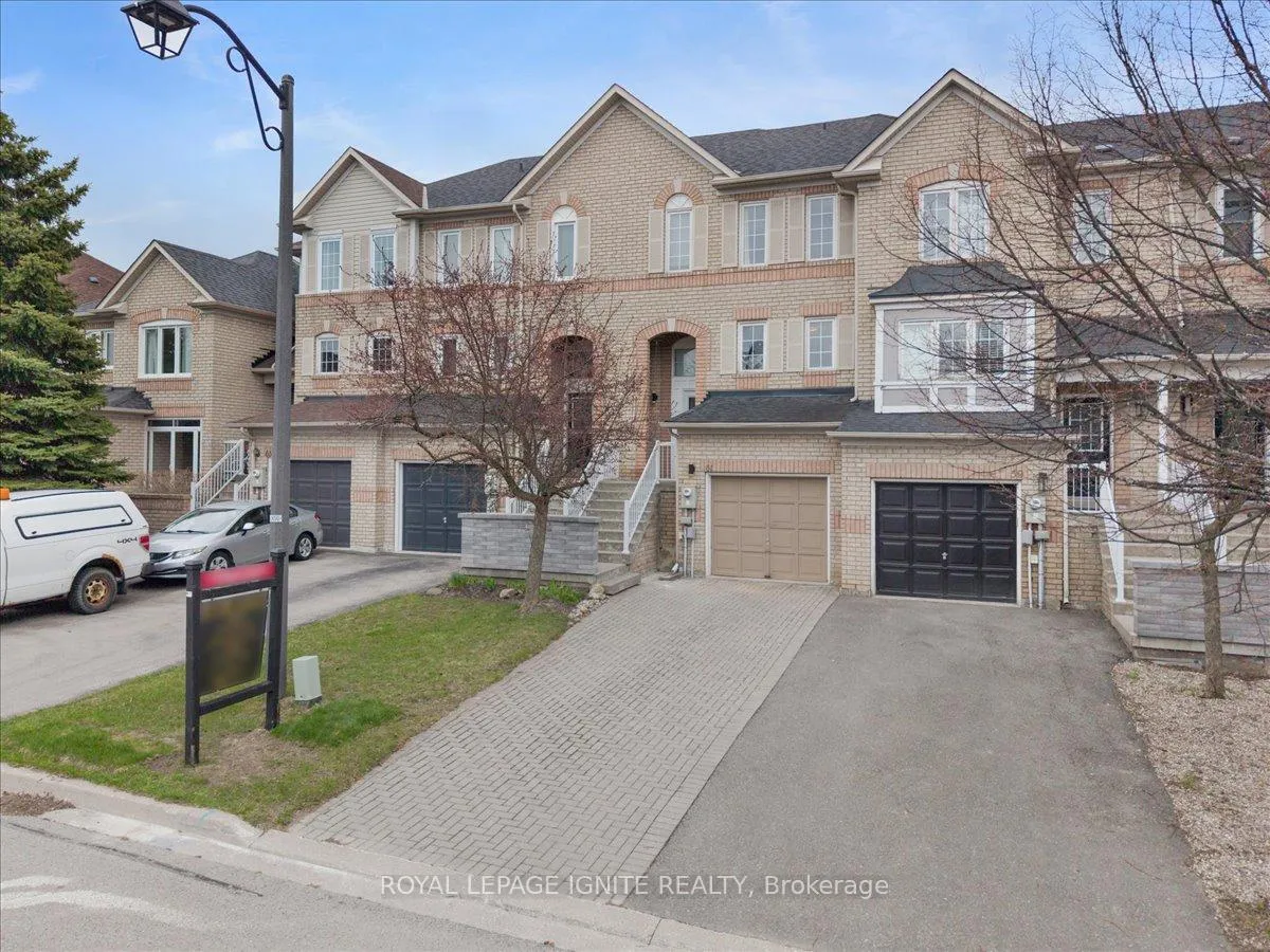 Photo 2 of 61 Baywell Crescent, Aurora, Bayview Wellington — HOMEH