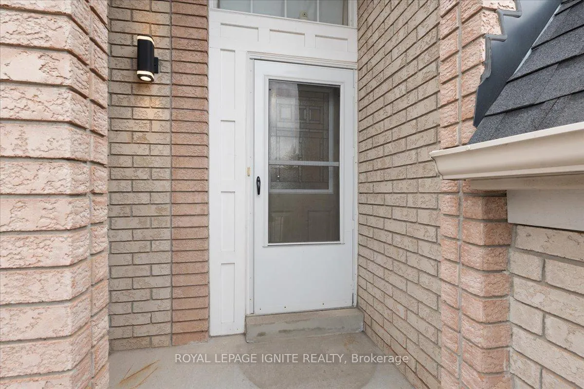 Photo 4 of 61 Baywell Crescent, Aurora, Bayview Wellington — HOMEH