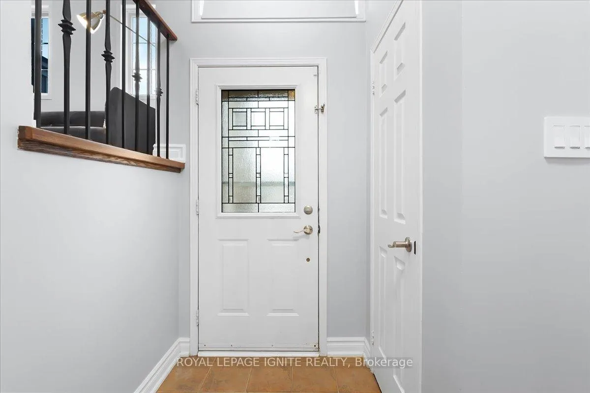 Photo 5 of 61 Baywell Crescent, Aurora, Bayview Wellington — HOMEH