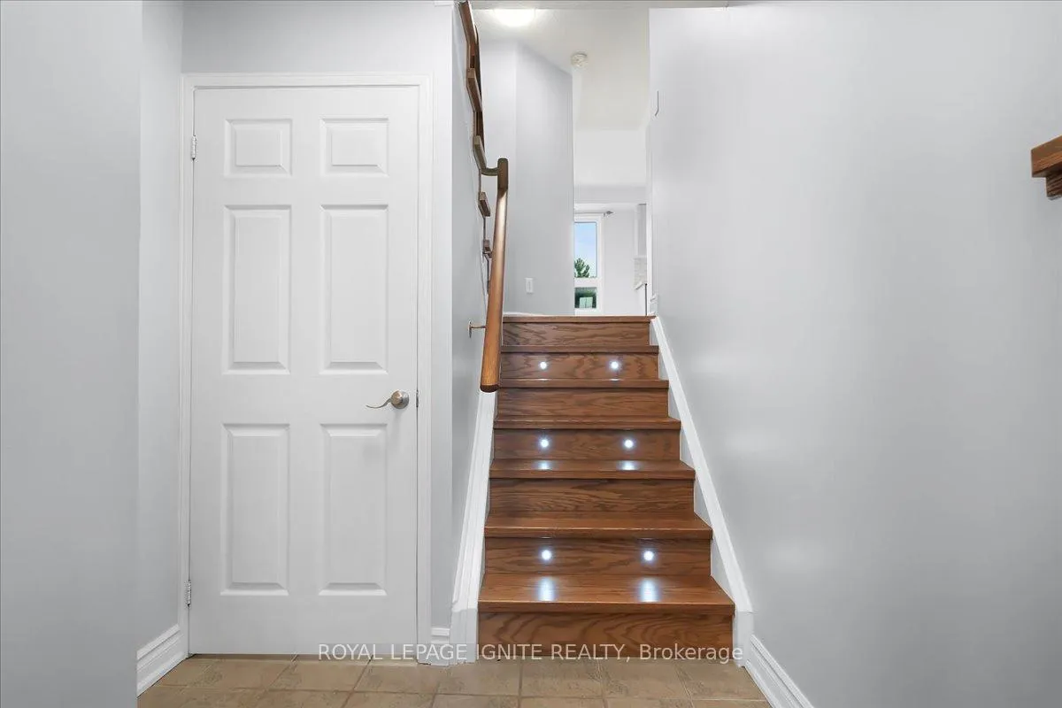 Photo 6 of 61 Baywell Crescent, Aurora, Bayview Wellington — HOMEH