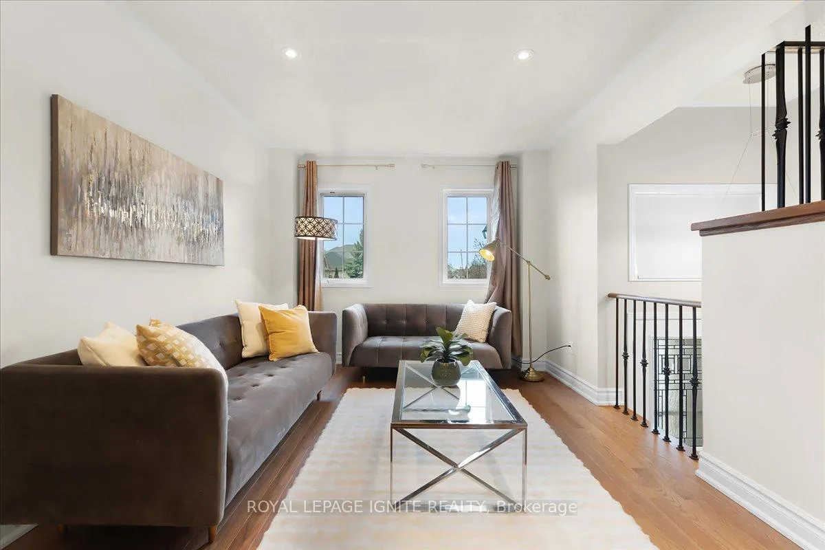 Photo 9 of 61 Baywell Crescent, Aurora, Bayview Wellington — HOMEH