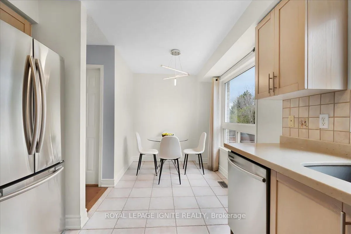 Photo 14 of 61 Baywell Crescent, Aurora, Bayview Wellington — HOMEH