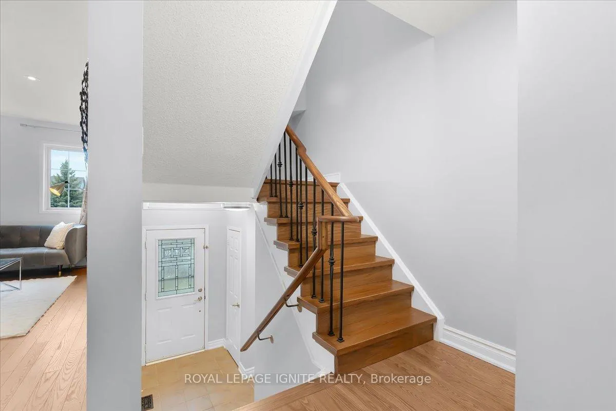 Photo 16 of 61 Baywell Crescent, Aurora, Bayview Wellington — HOMEH
