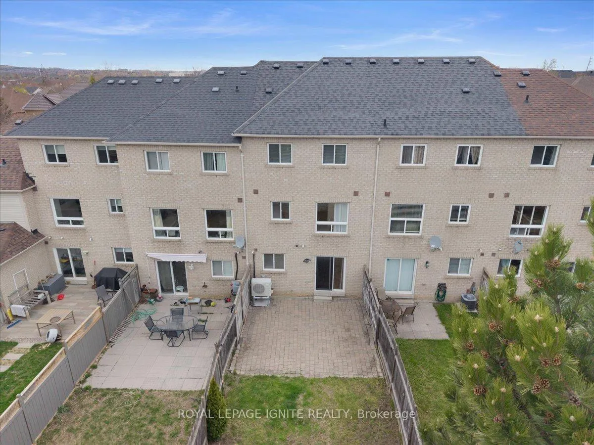Photo 32 of 61 Baywell Crescent, Aurora, Bayview Wellington — HOMEH