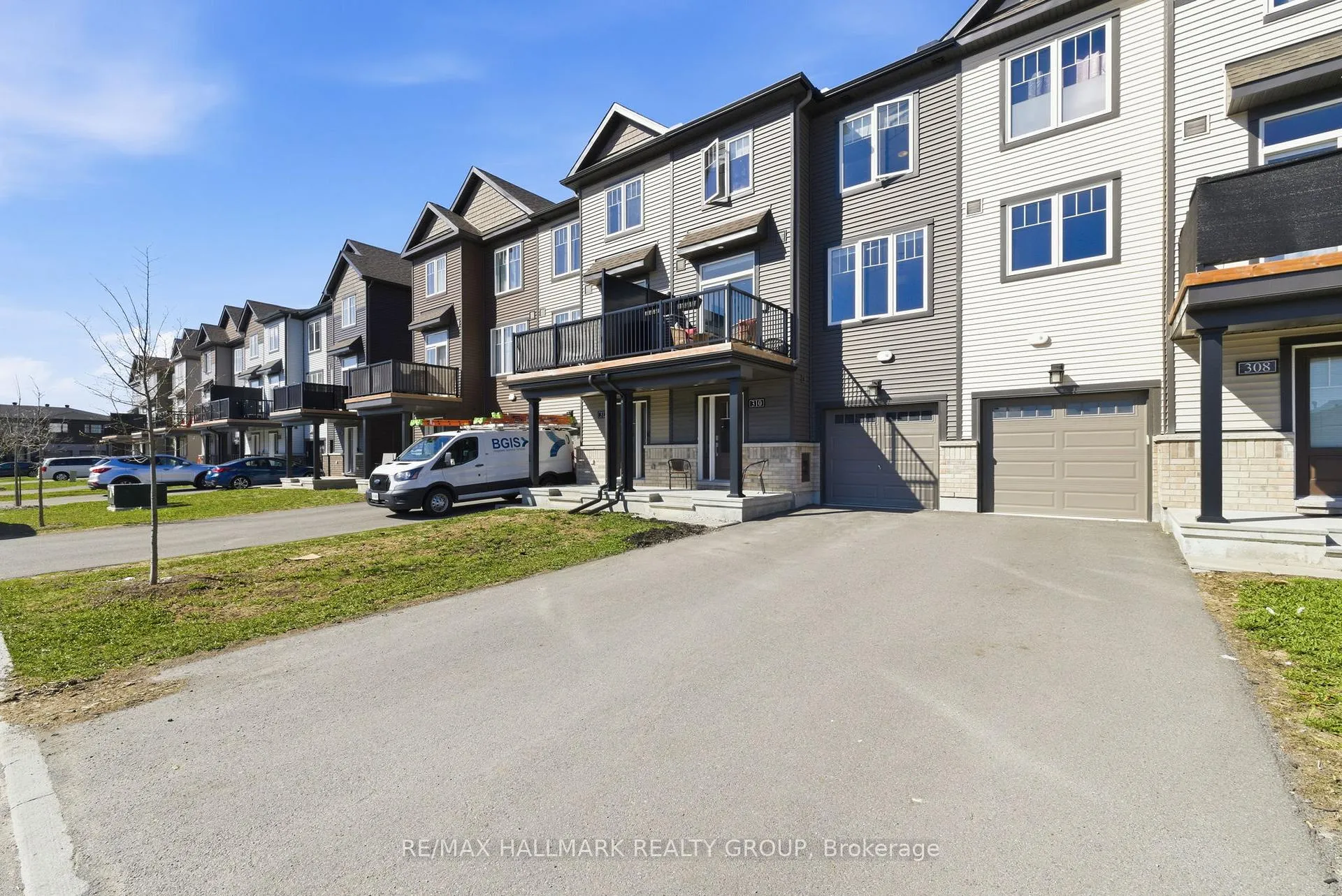 Photo 2 of 310 Shepperton Street, Ottawa, Avalon East — HOMEH