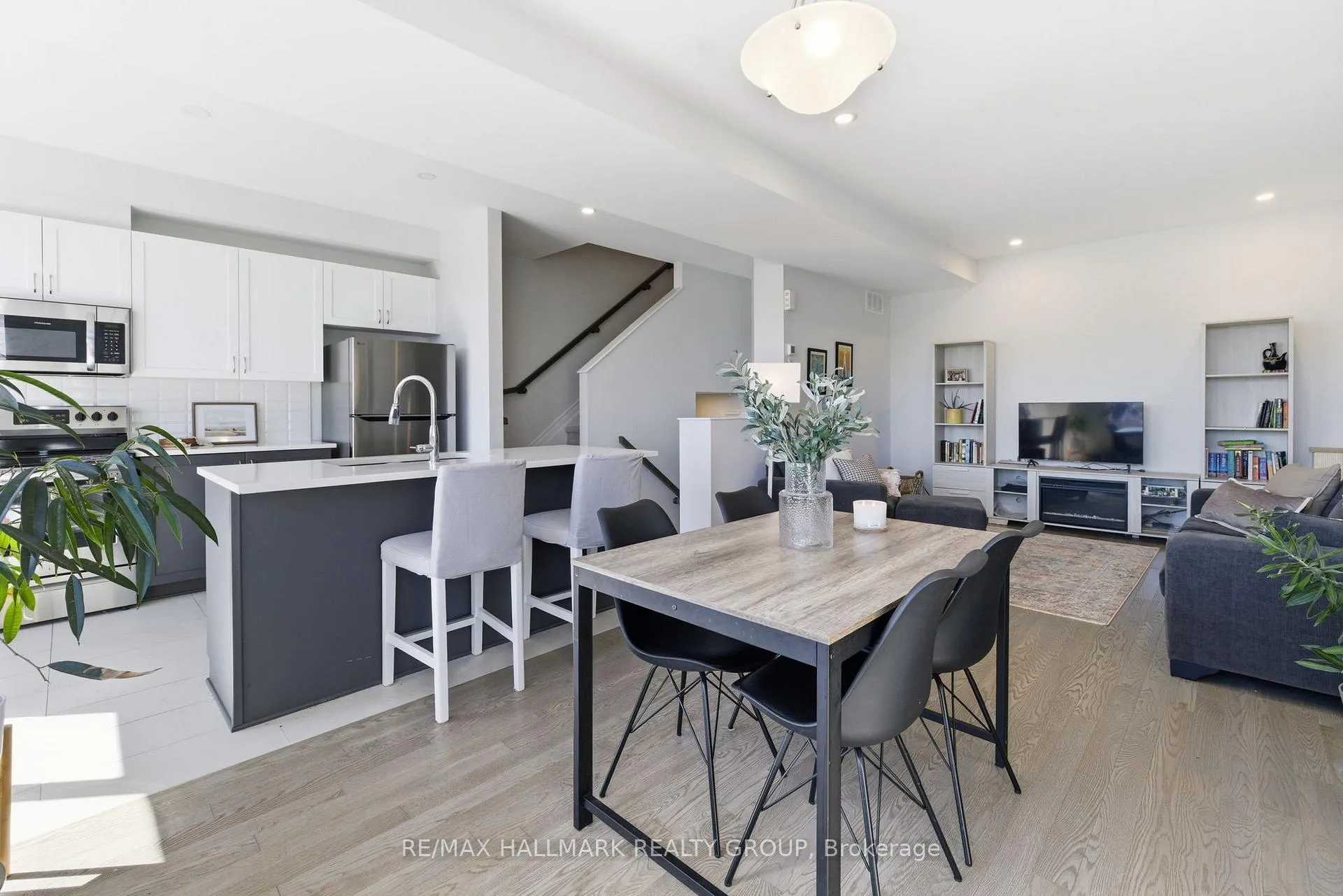 Photo 11 of 310 Shepperton Street, Ottawa, Avalon East — HOMEH