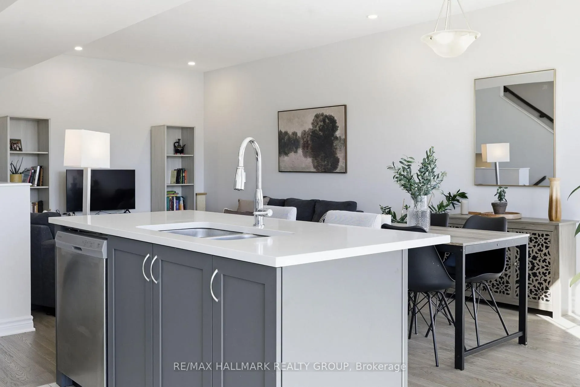 Photo 16 of 310 Shepperton Street, Ottawa, Avalon East — HOMEH