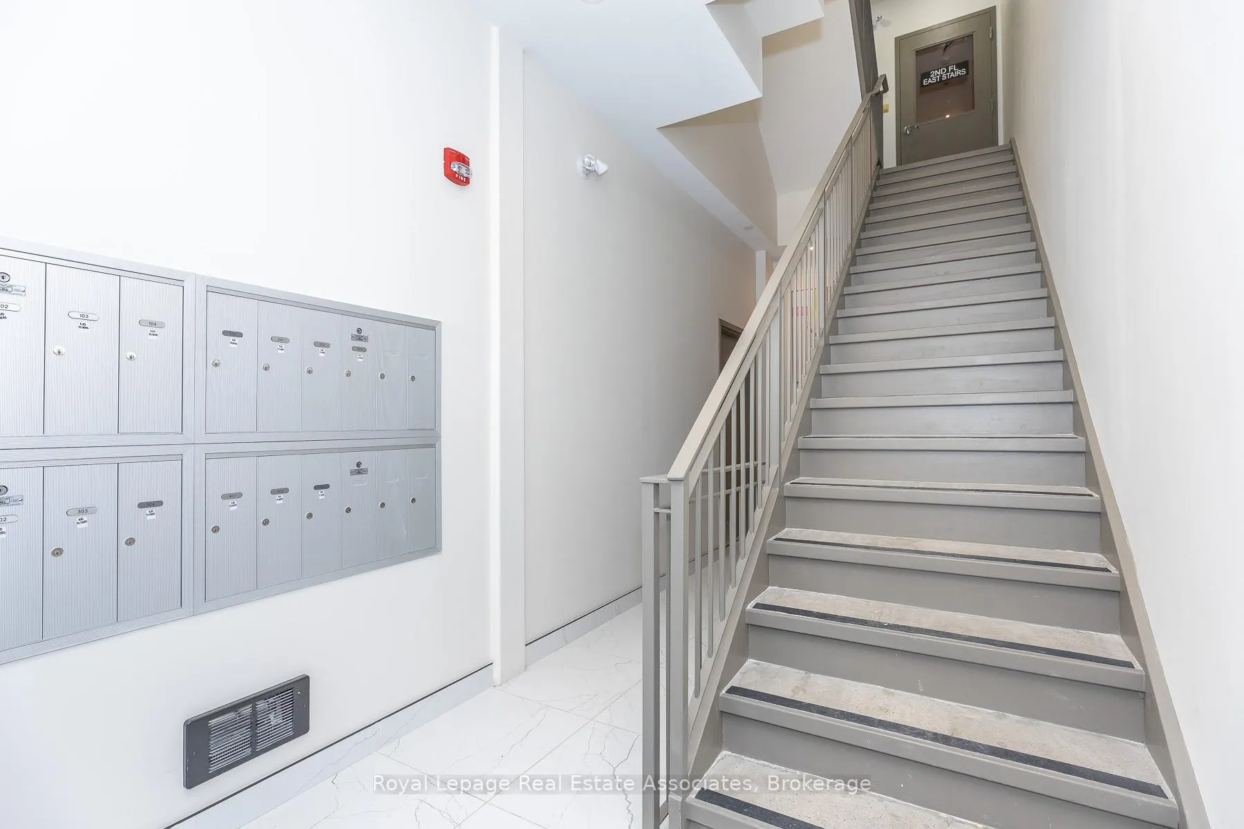 Photo 4 of Unit 301, 1000 Bathurst Street, Toronto, The Annex — HOMEH