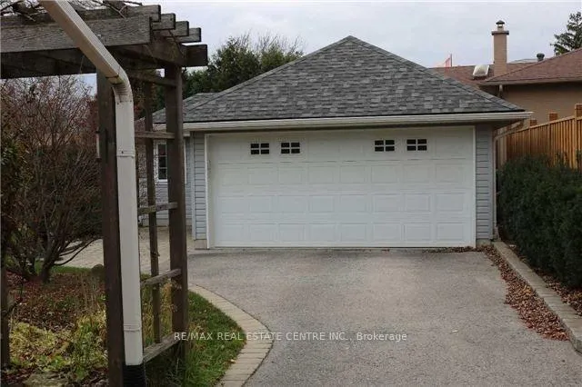 Photo 2 of 578 Stonecliffe Road, Oakville, West — HOMEH