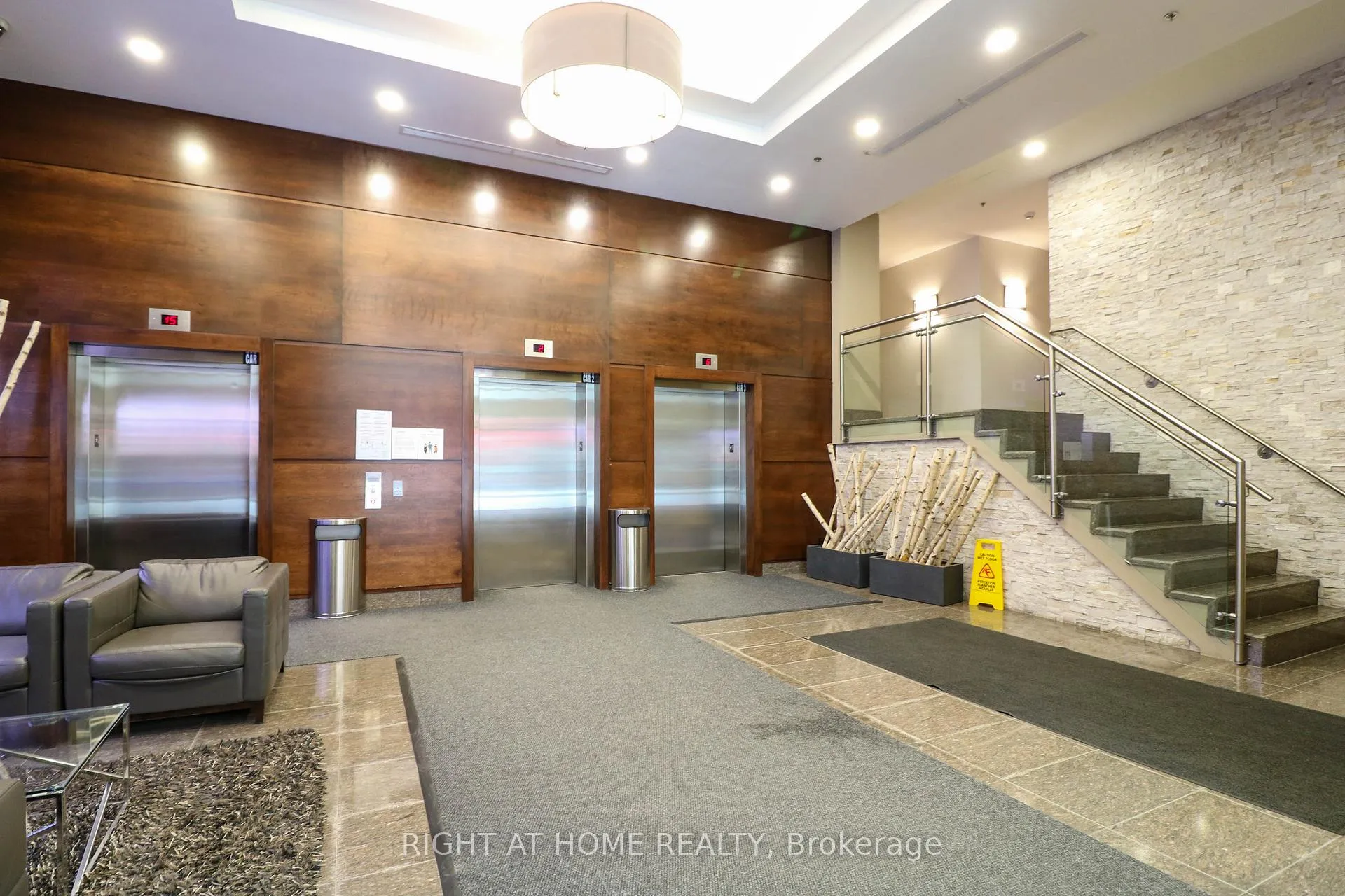 Photo 4 of Unit 810, 238 Besserer Street, Ottawa, Sandy Hill — HOMEH