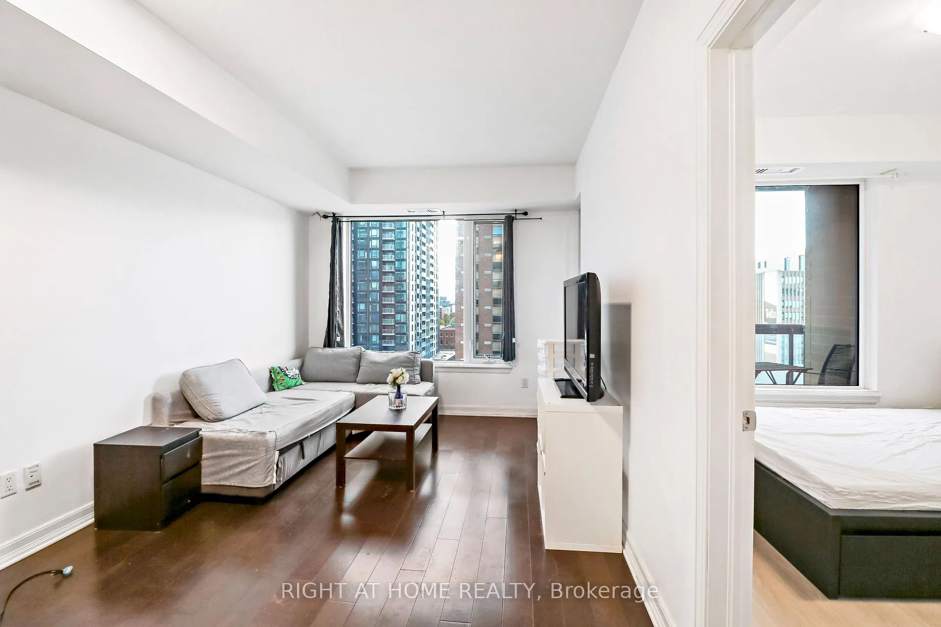 Photo 8 of Unit 810, 238 Besserer Street, Ottawa, Sandy Hill — HOMEH