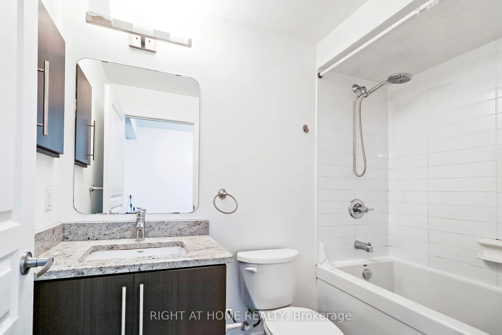 Photo 13 of Unit 810, 238 Besserer Street, Ottawa, Sandy Hill — HOMEH