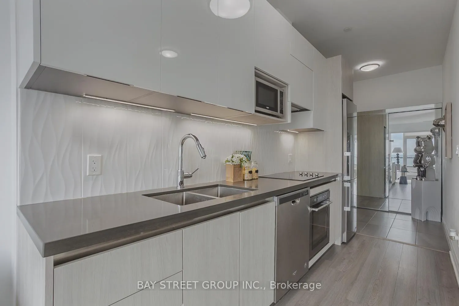 Photo 3 of Unit 3001, 15 Water Walk Drive, Markham, Unionville — HOMEH