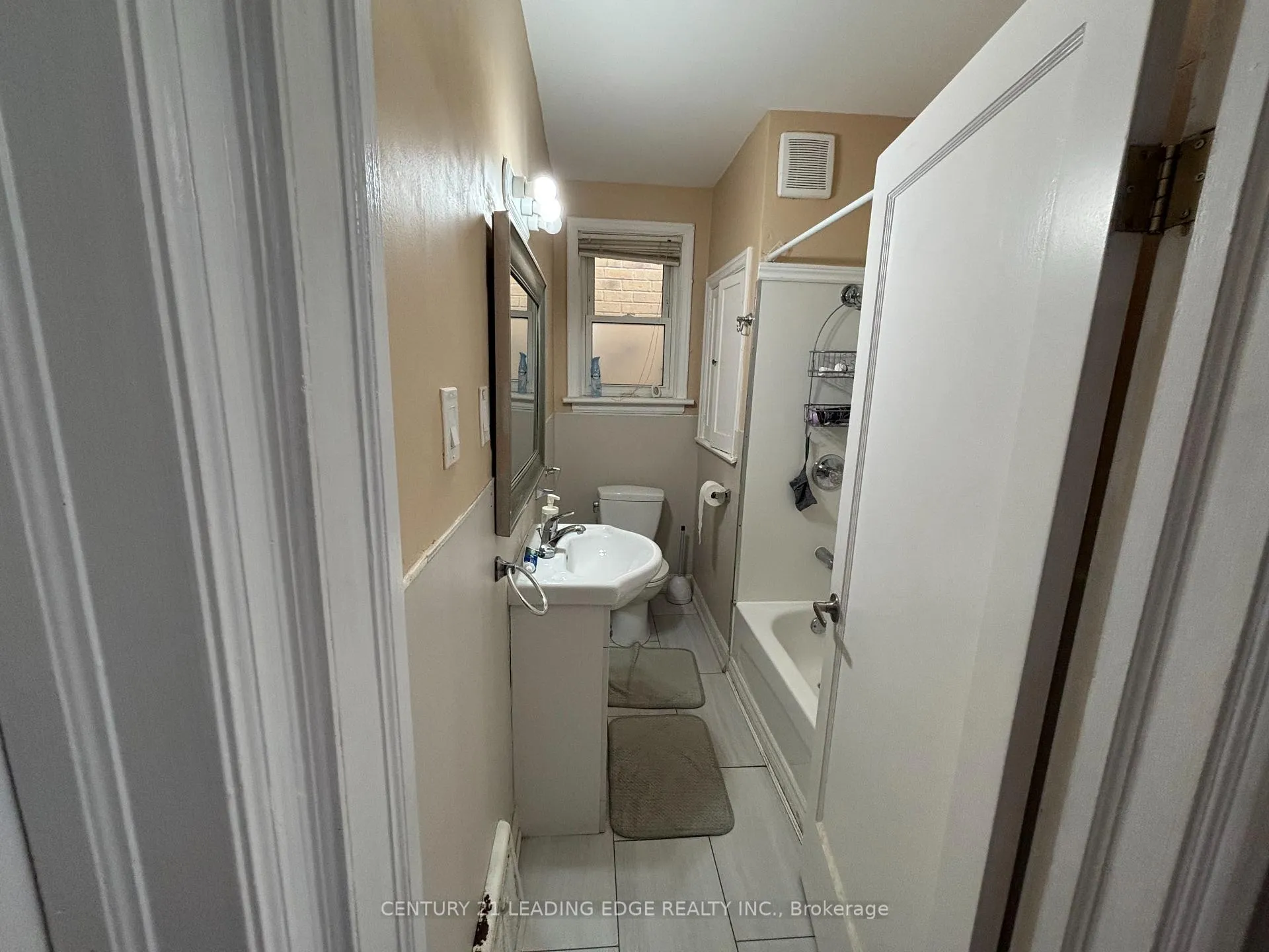 Photo 19 of 106 Whitney Avenue, Hamilton, Ainslie Wood — HOMEH