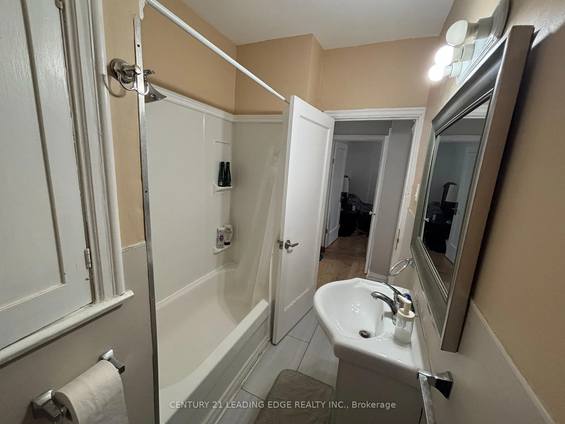 Photo 20 of 106 Whitney Avenue, Hamilton, Ainslie Wood — HOMEH