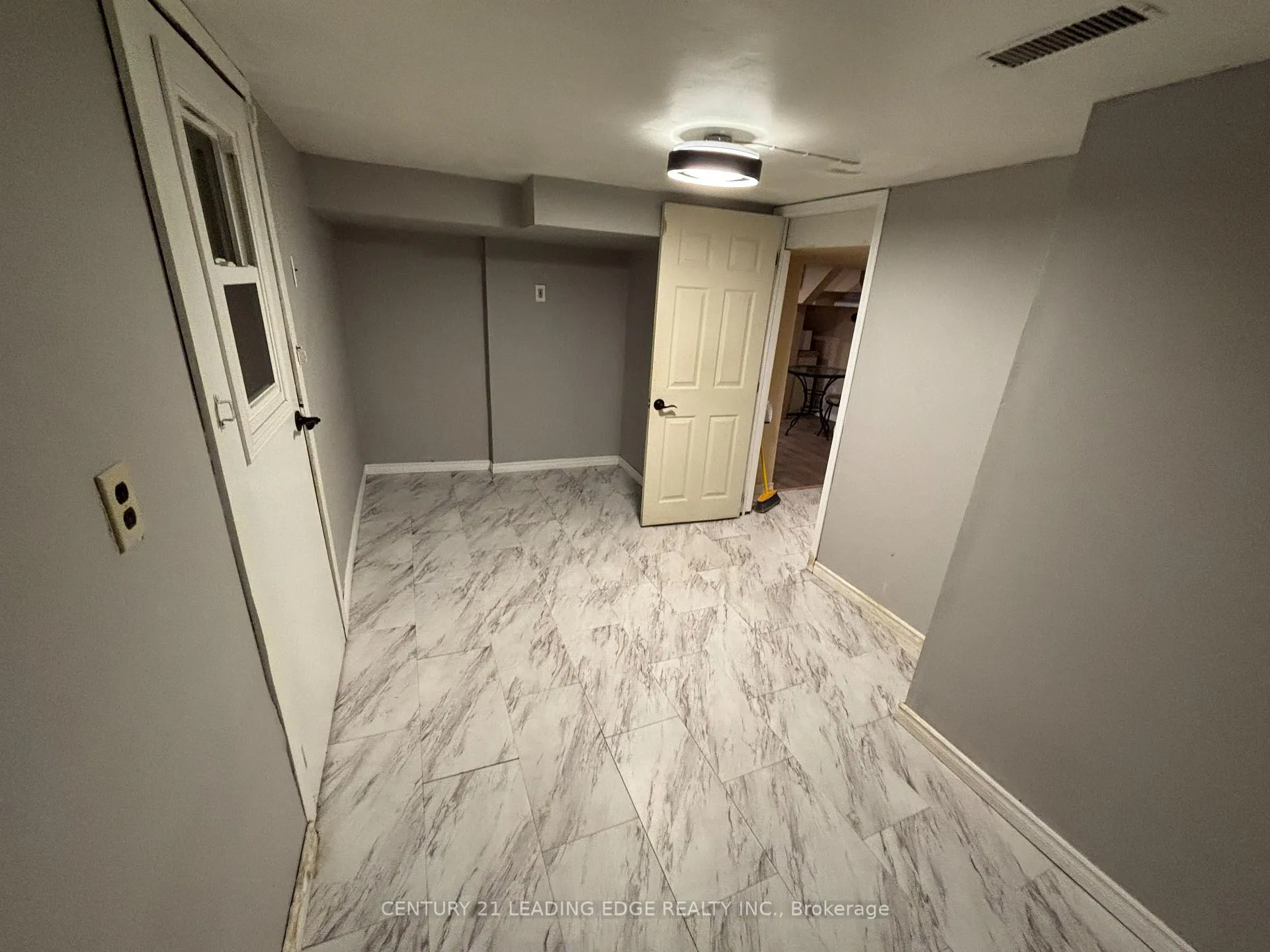 Photo 30 of 106 Whitney Avenue, Hamilton, Ainslie Wood — HOMEH