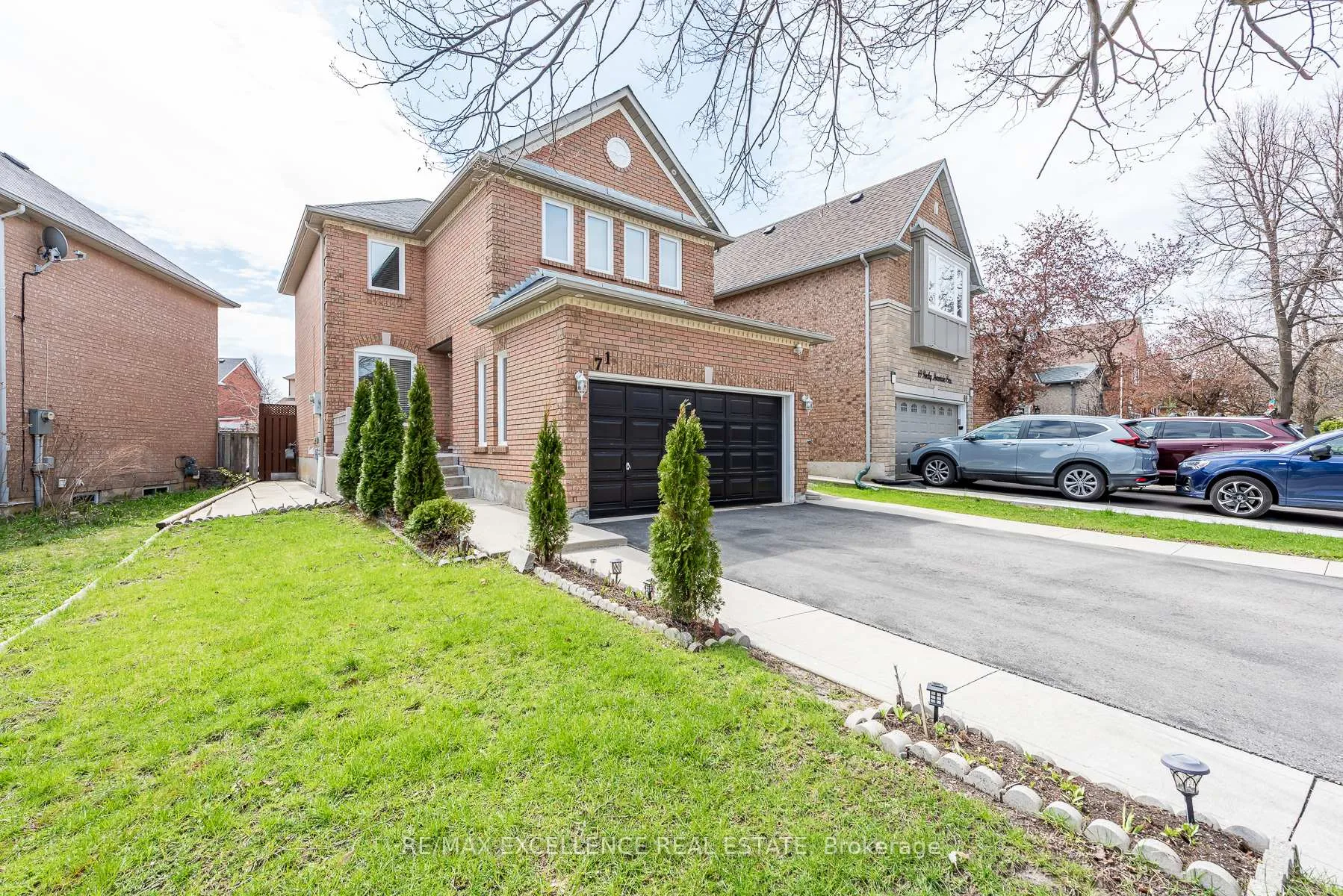 Photo 3 of 71 Rocky Mountain Crescent, Brampton, Sandringham-Wellington — HOMEH
