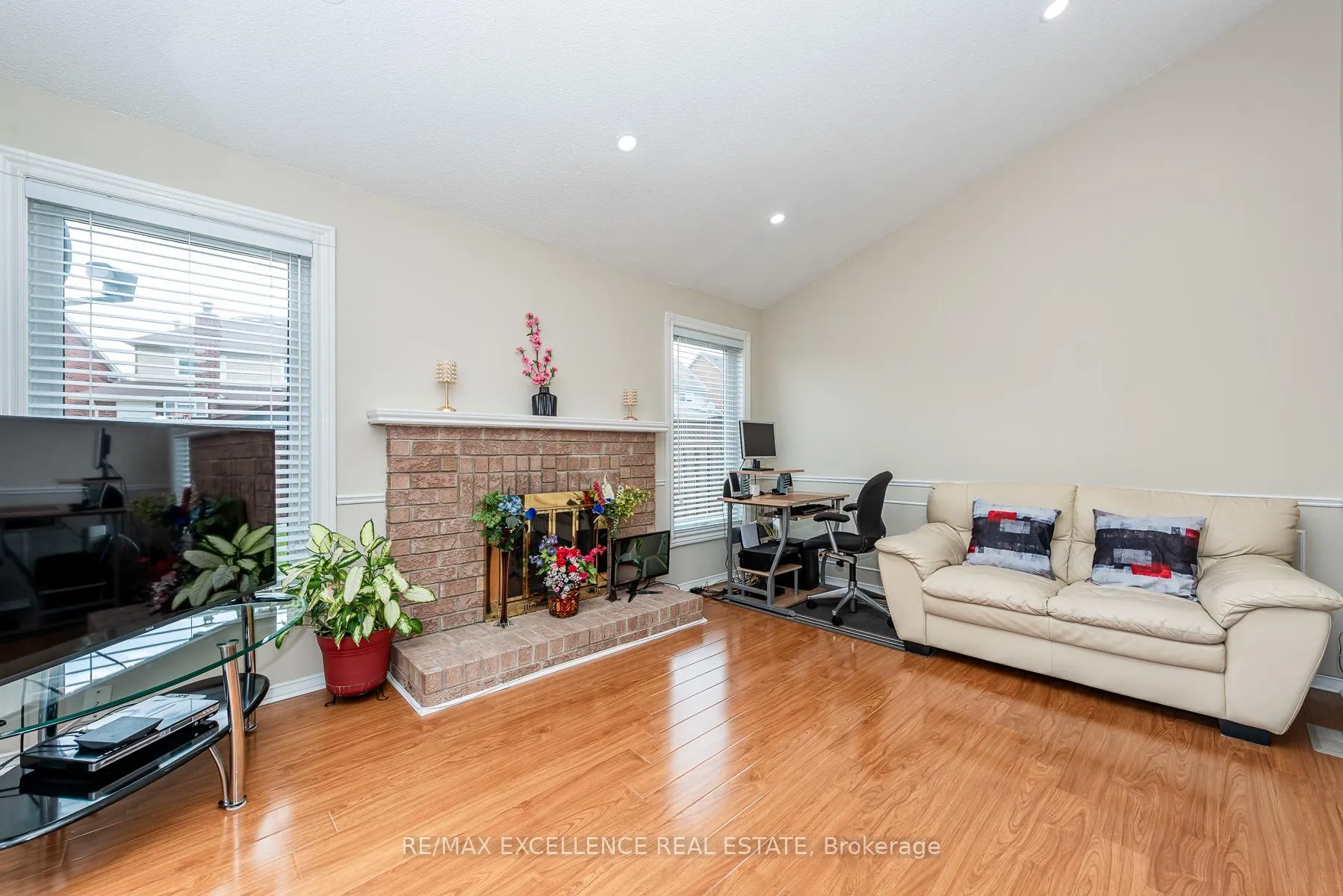 Photo 11 of 71 Rocky Mountain Crescent, Brampton, Sandringham-Wellington — HOMEH