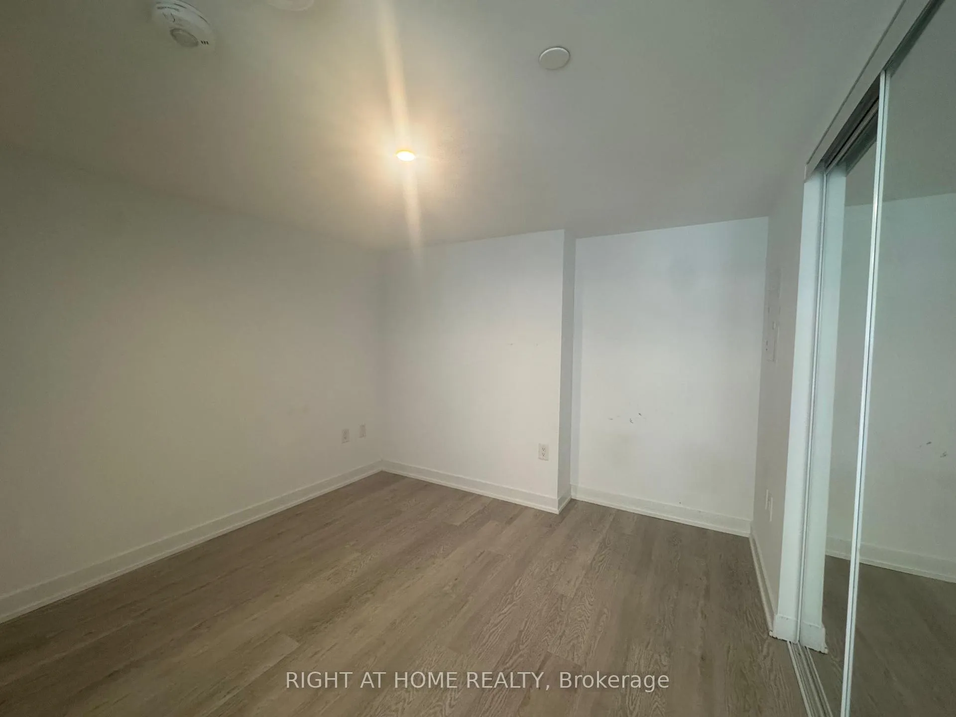 Photo 2 of Unit 322, 3 Strathgowan Avenue, Toronto, Lawrence Park South — HOMEH