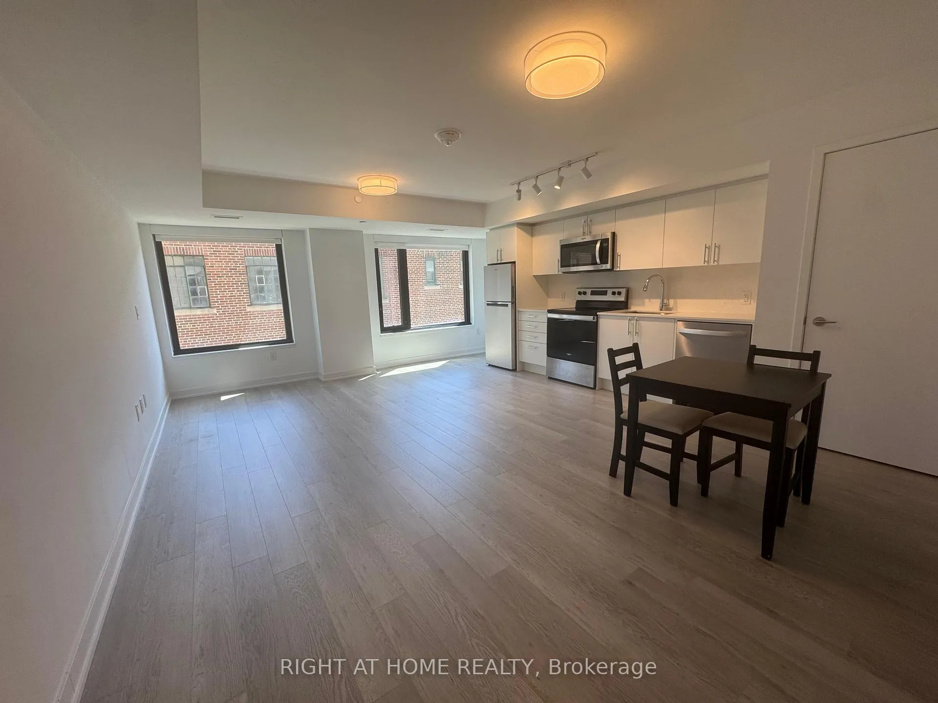 Photo 5 of Unit 322, 3 Strathgowan Avenue, Toronto, Lawrence Park South — HOMEH