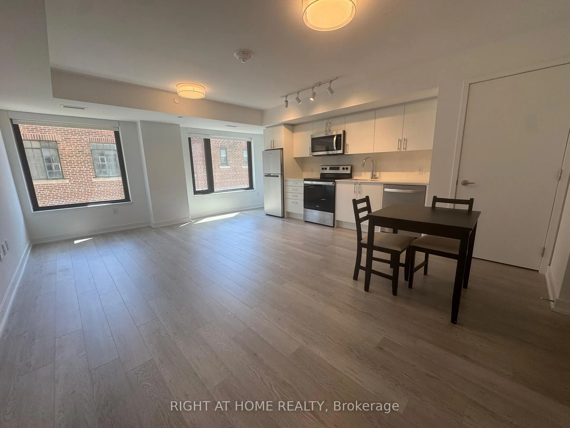 Photo 6 of Unit 322, 3 Strathgowan Avenue, Toronto, Lawrence Park South — HOMEH
