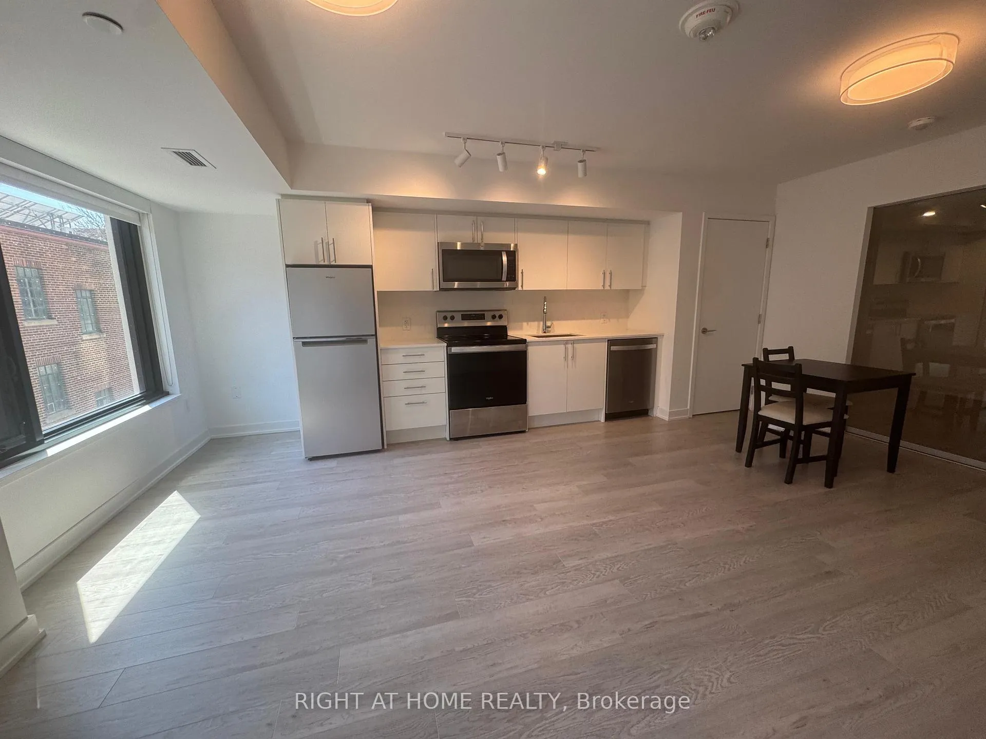 Photo 8 of Unit 322, 3 Strathgowan Avenue, Toronto, Lawrence Park South — HOMEH