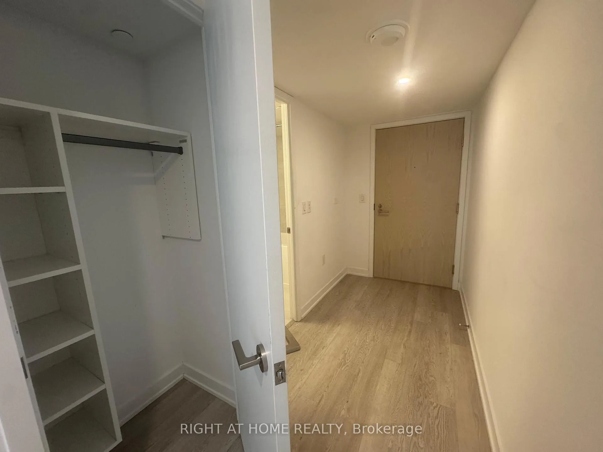 Photo 16 of Unit 322, 3 Strathgowan Avenue, Toronto, Lawrence Park South — HOMEH