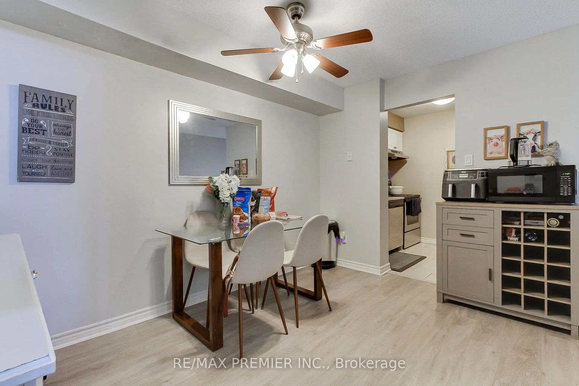 Photo 7 of 213 Milestone Crescent, Aurora, Aurora Village — HOMEH