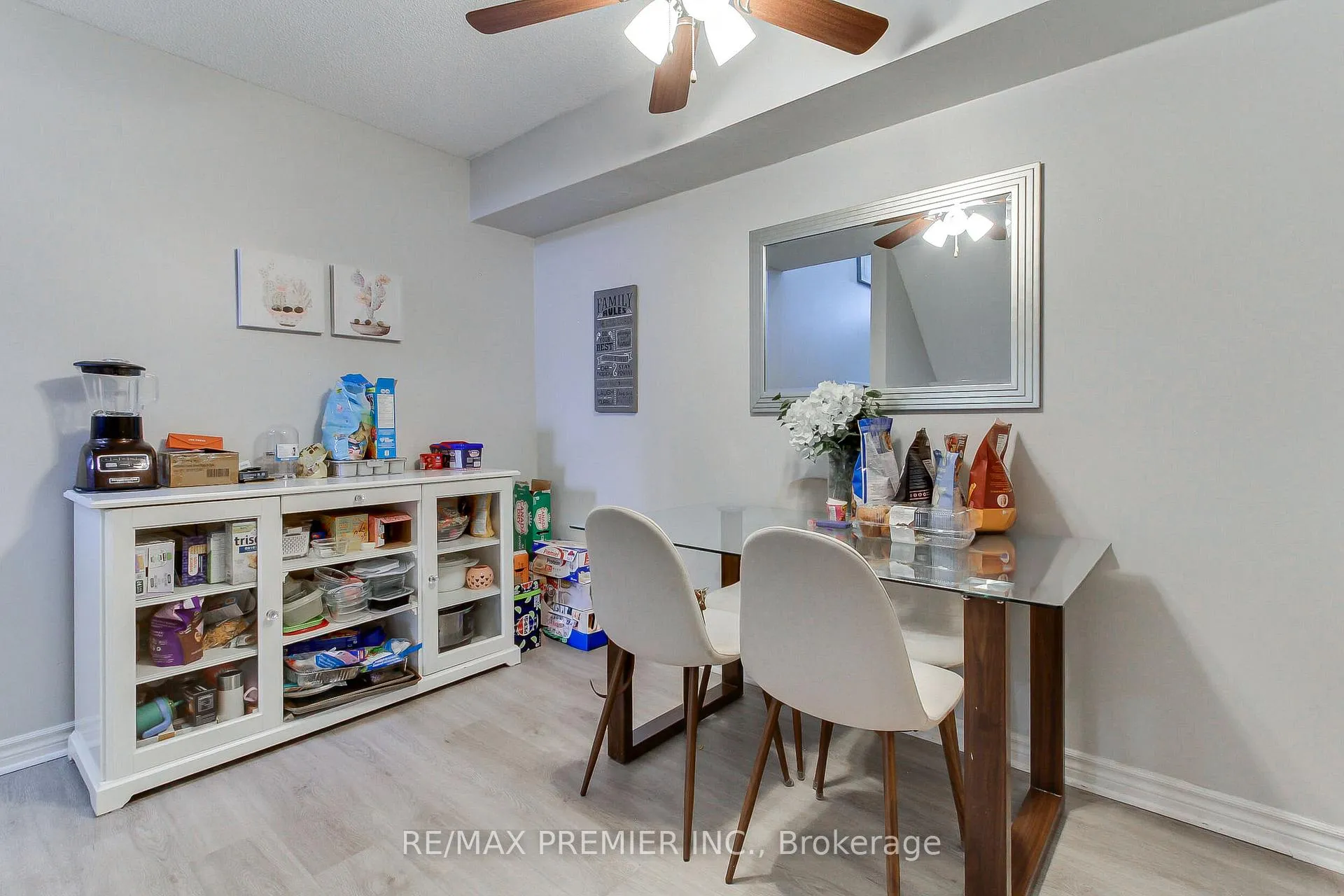 Photo 8 of 213 Milestone Crescent, Aurora, Aurora Village — HOMEH