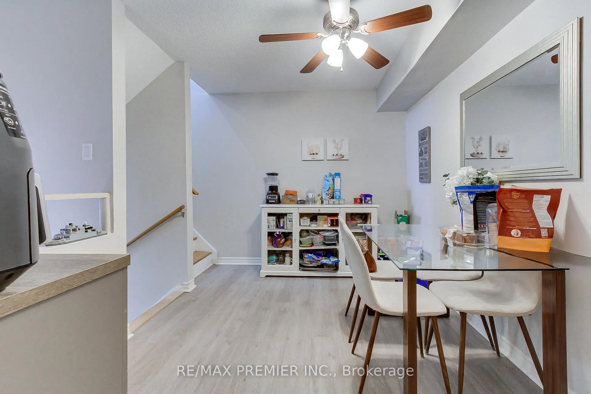 Photo 9 of 213 Milestone Crescent, Aurora, Aurora Village — HOMEH