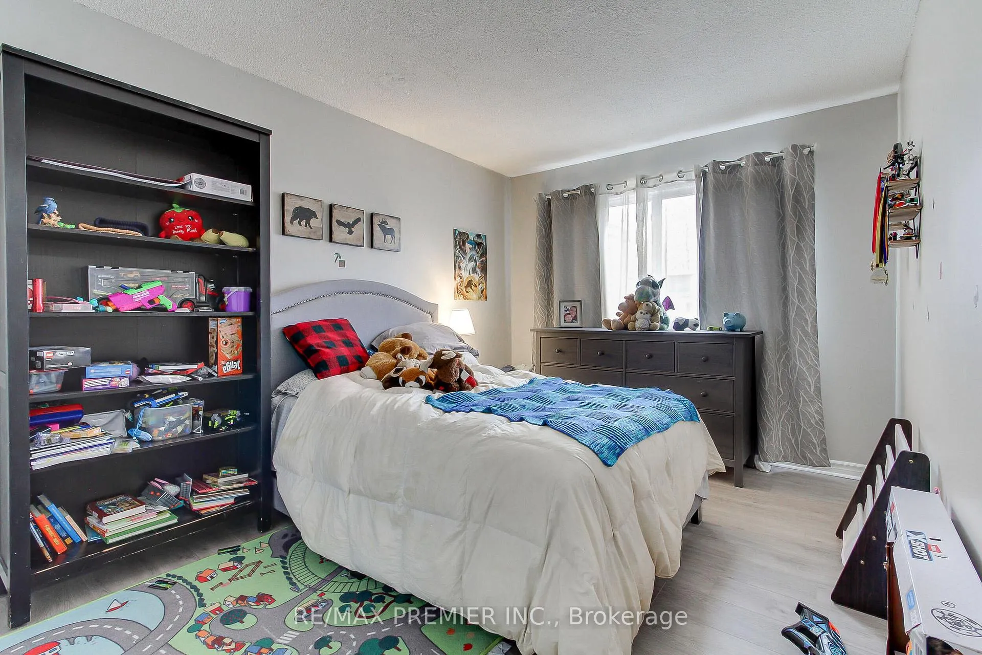 Photo 17 of 213 Milestone Crescent, Aurora, Aurora Village — HOMEH